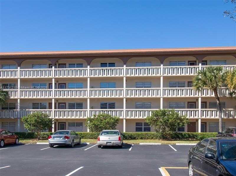 Small Image of 3203 PORTOFINO PT #F2, Coconut Creek Number 31