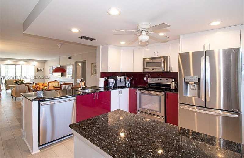 Small Image of 3203 PORTOFINO PT #F2, Coconut Creek Number 6