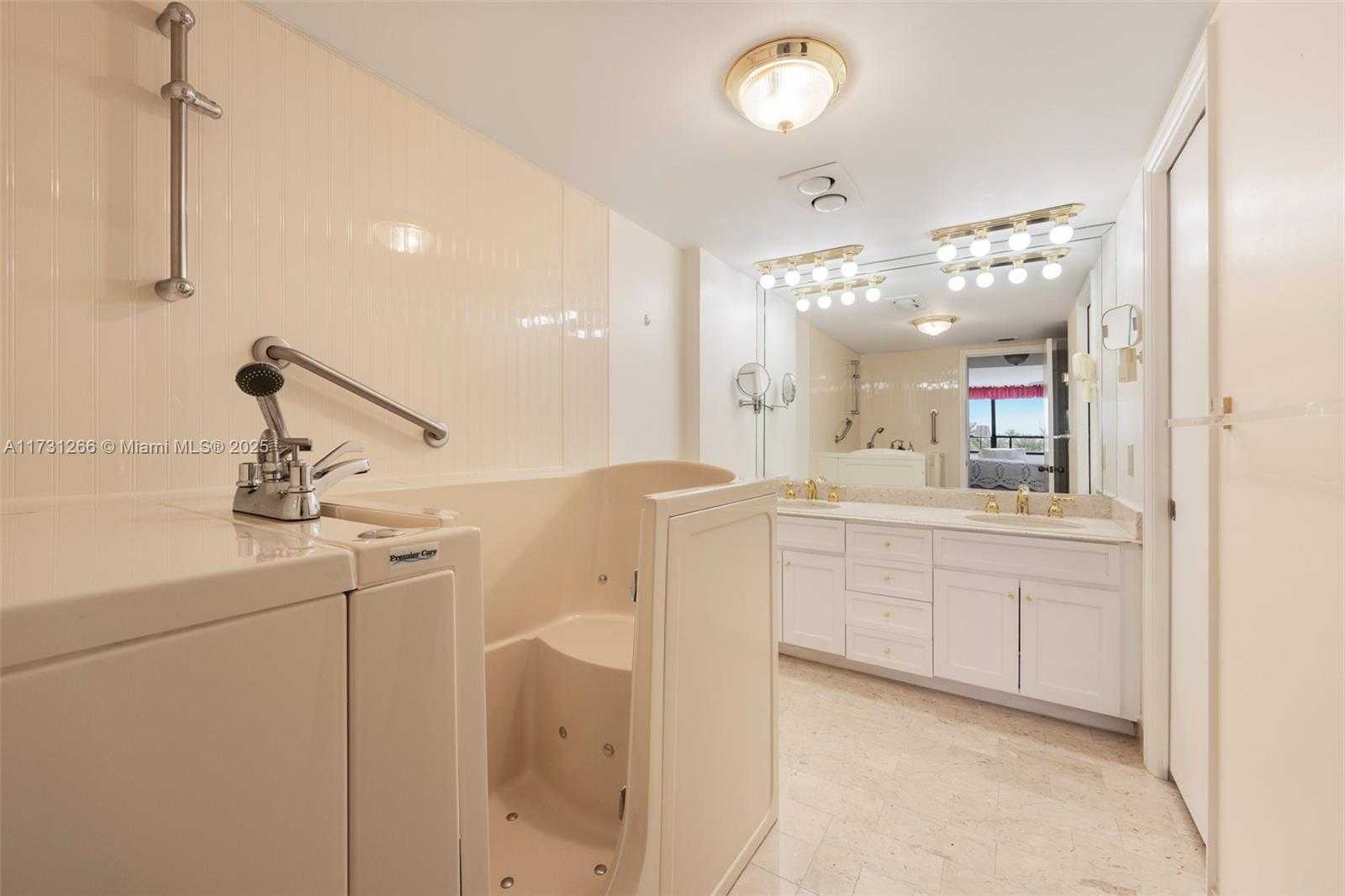 Small Image of 2 GROVE ISLE DR #B404, Coconut Grove Number 19