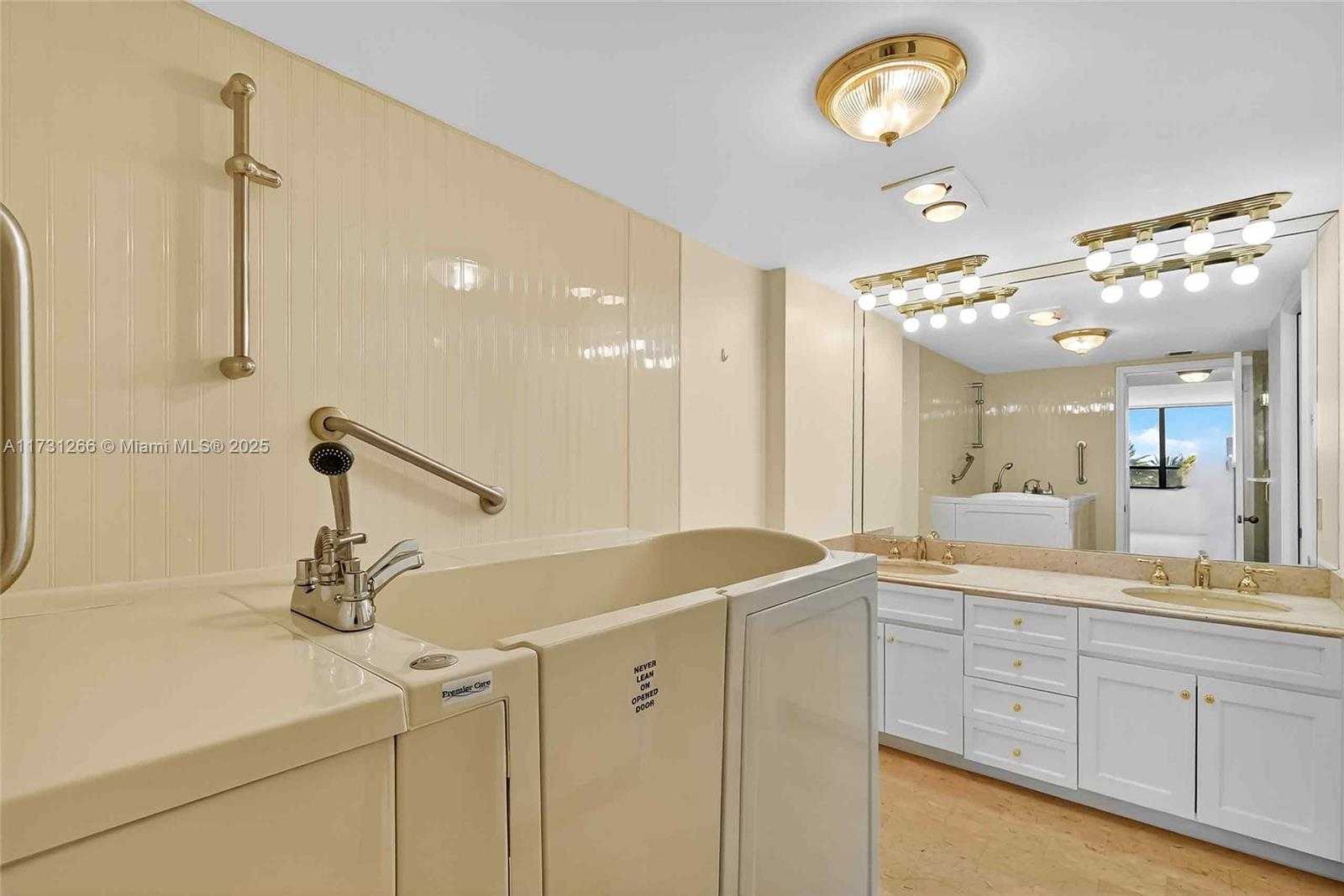 Small Image of 2 GROVE ISLE DR #B404, Coconut Grove Number 42