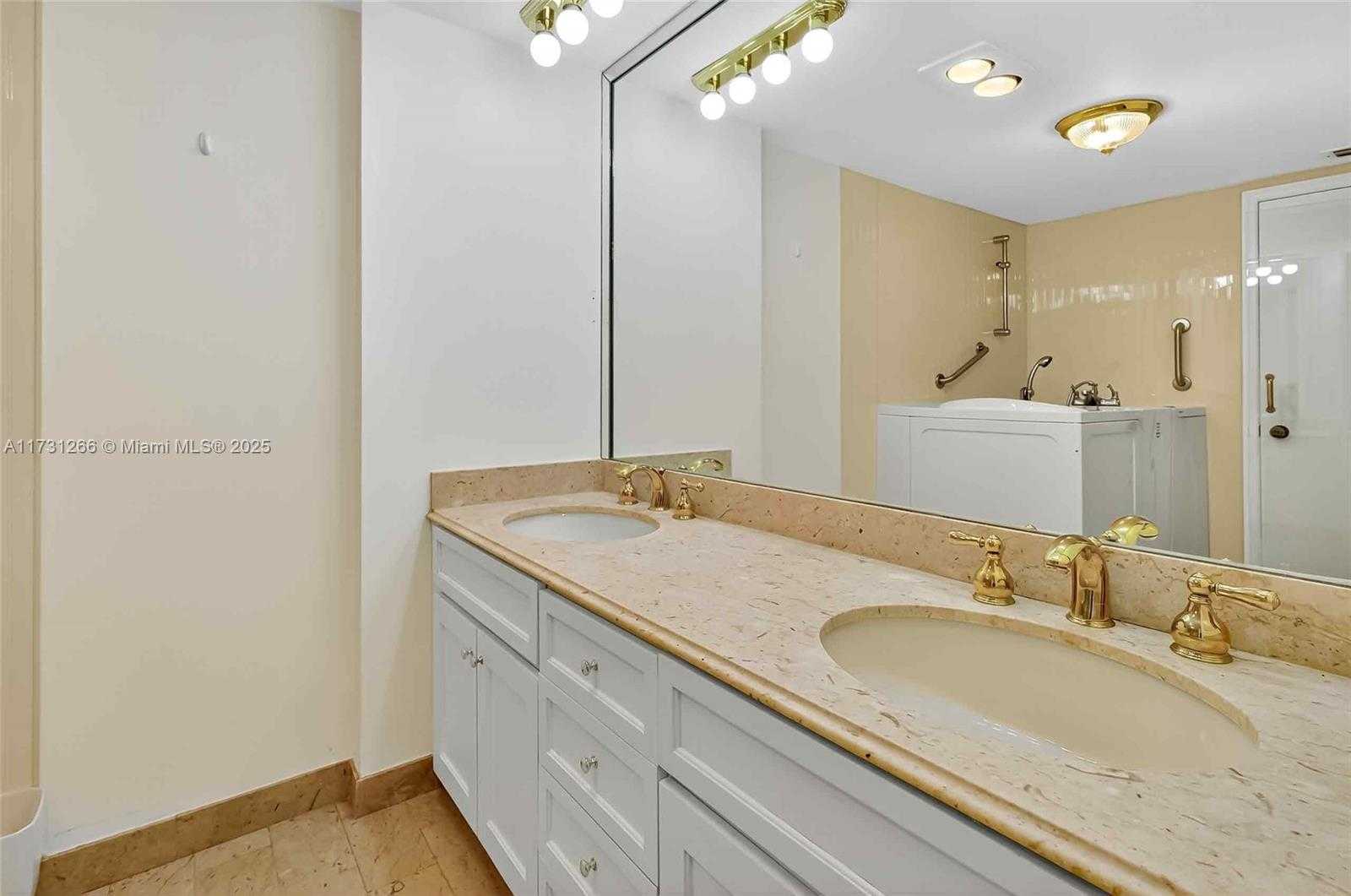 Small Image of 2 GROVE ISLE DR #B404, Coconut Grove Number 47