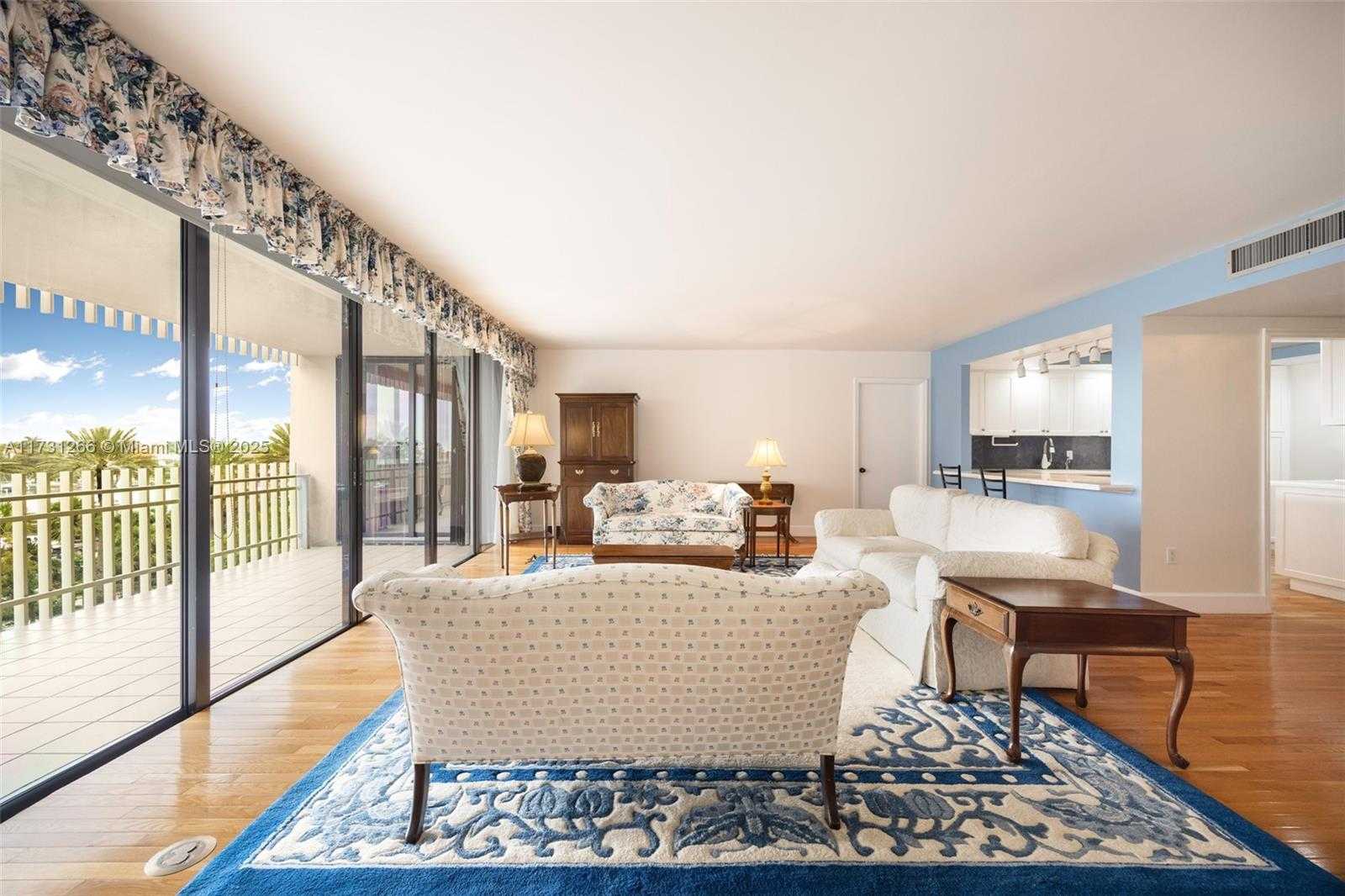 Small Image of 2 GROVE ISLE DR #B404, Coconut Grove Number 5