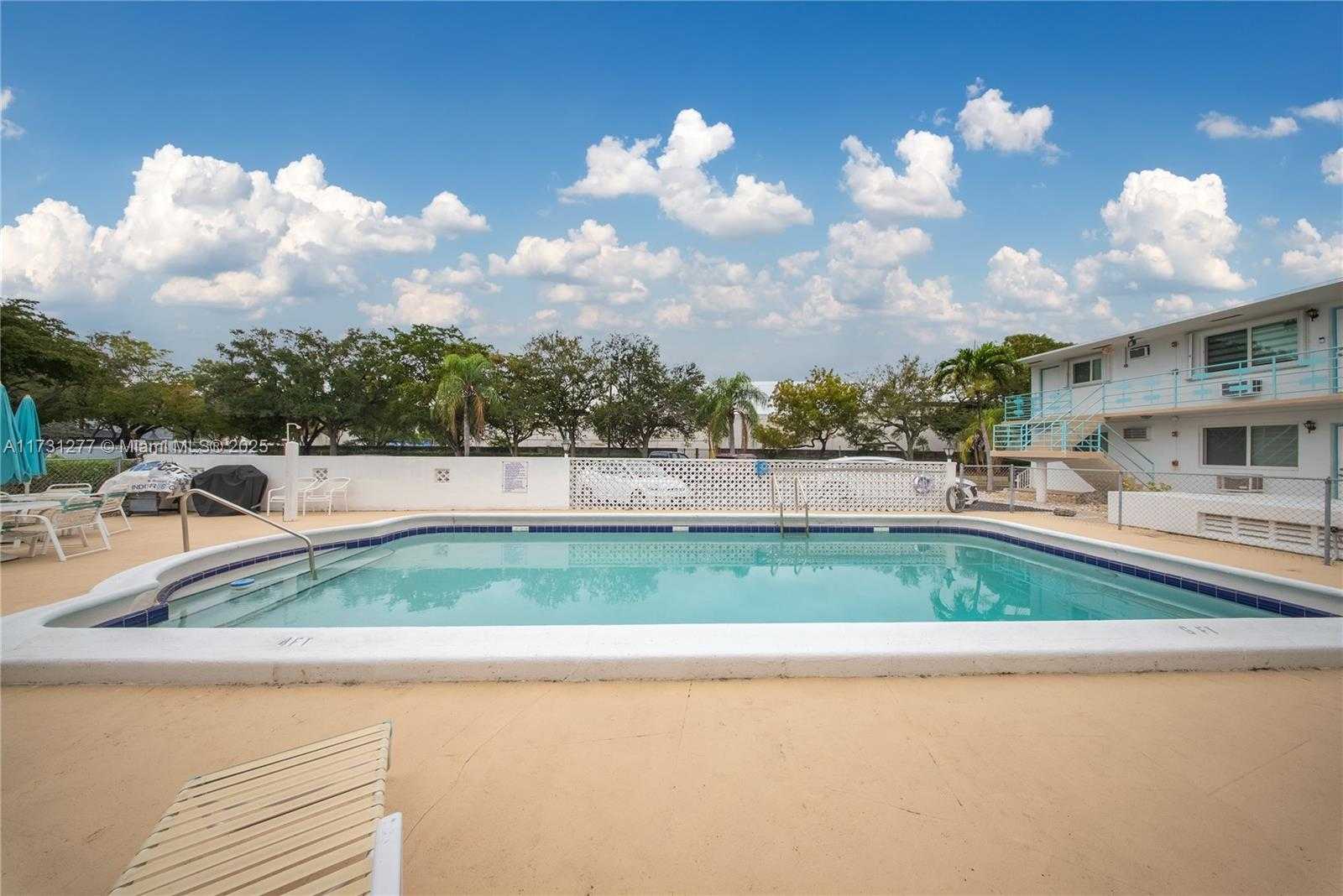 Small Image of 3525 Tyler St, Hollywood, FL 33021, USA Number 15