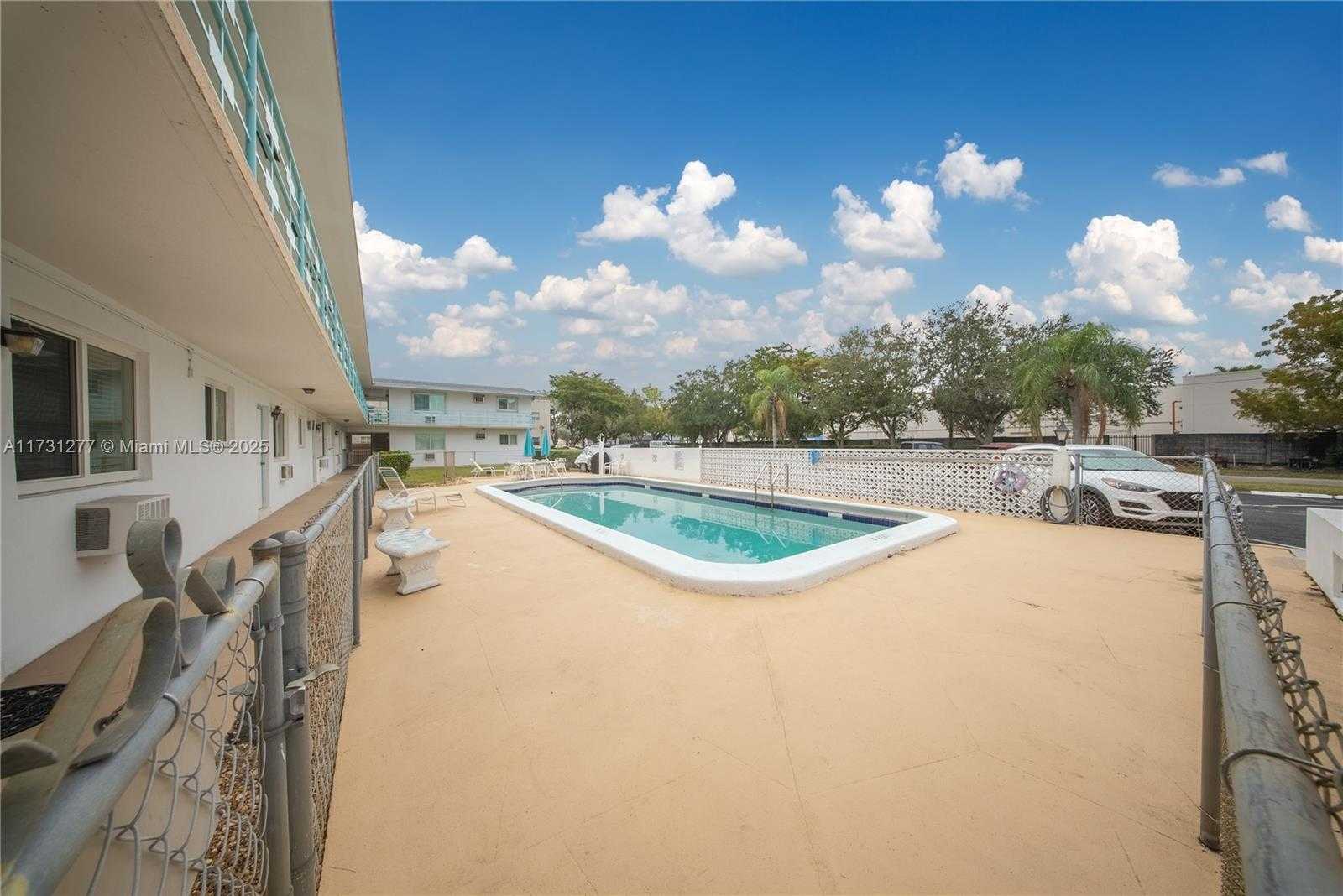 Small Image of 3525 Tyler St, Hollywood, FL 33021, USA Number 16
