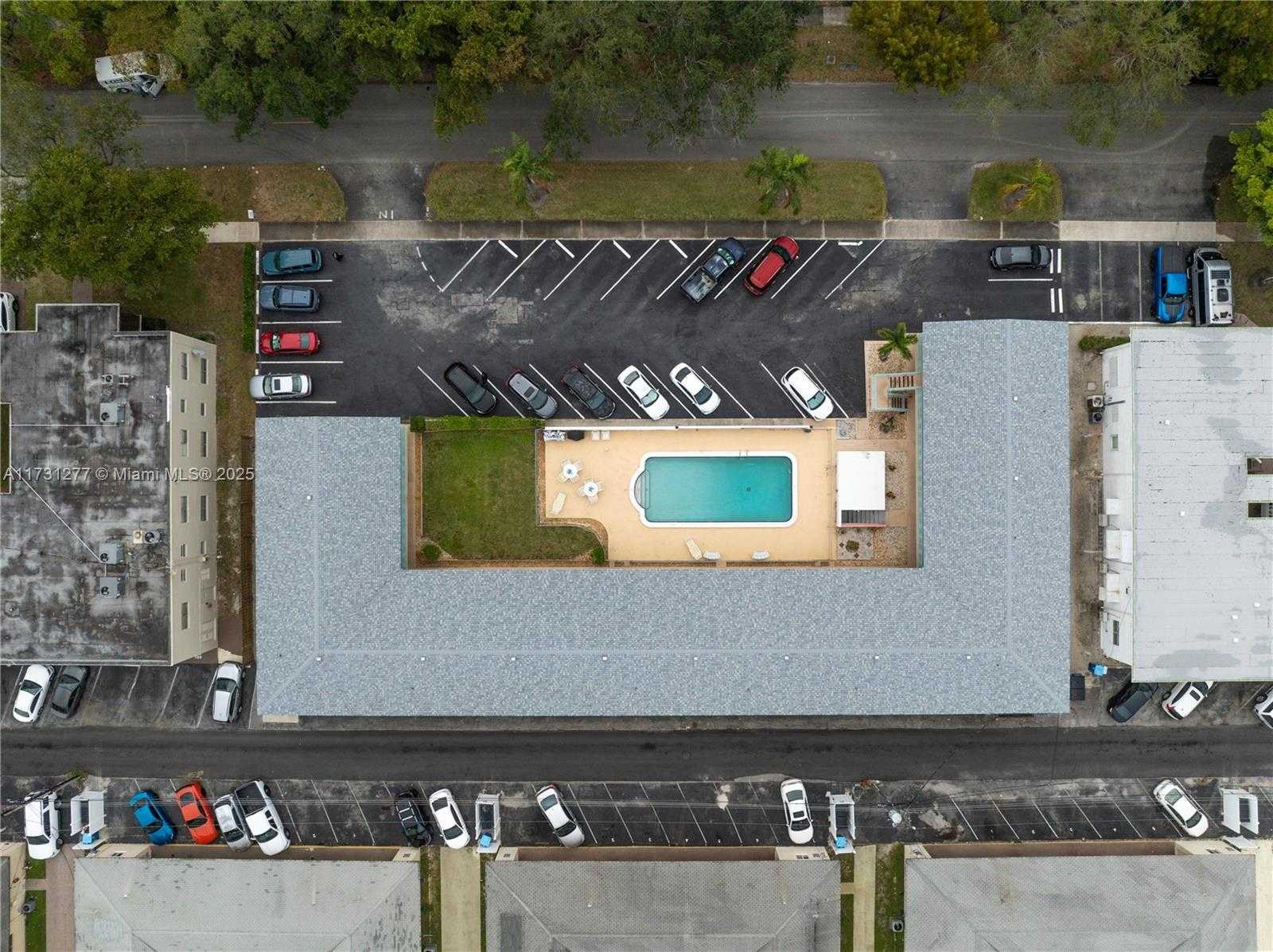 Small Image of 3525 Tyler St, Hollywood, FL 33021, USA Number 19