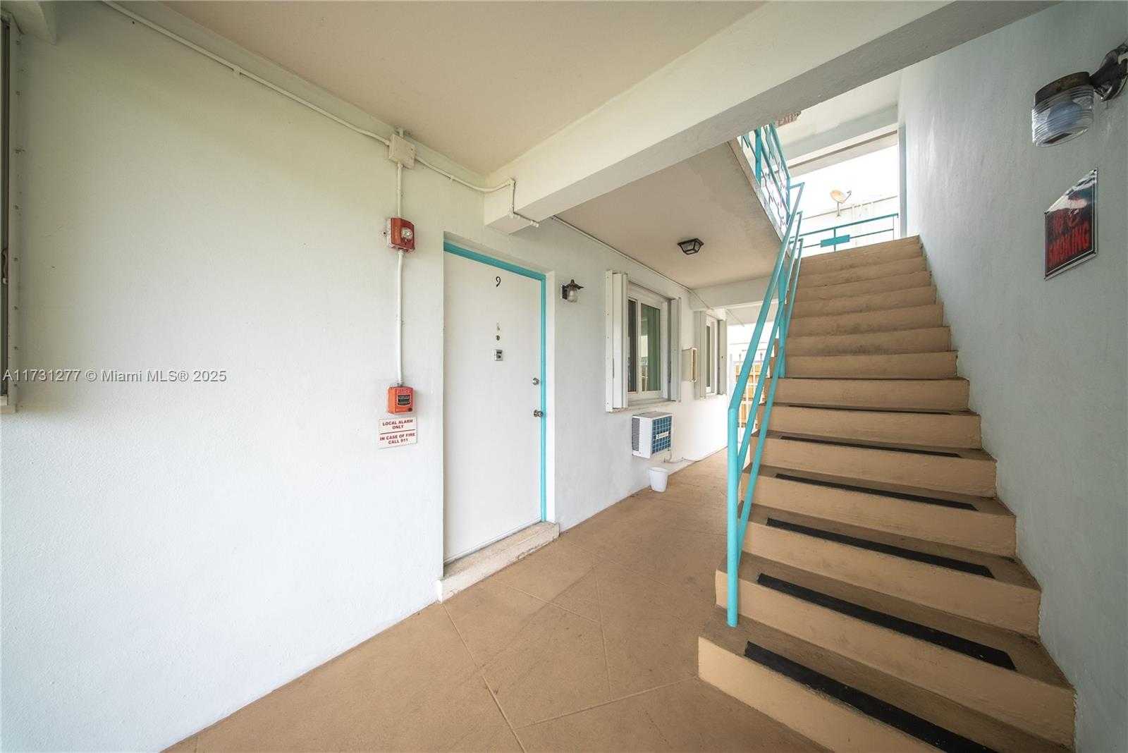 Small Image of 3525 Tyler St, Hollywood, FL 33021, USA Number 2
