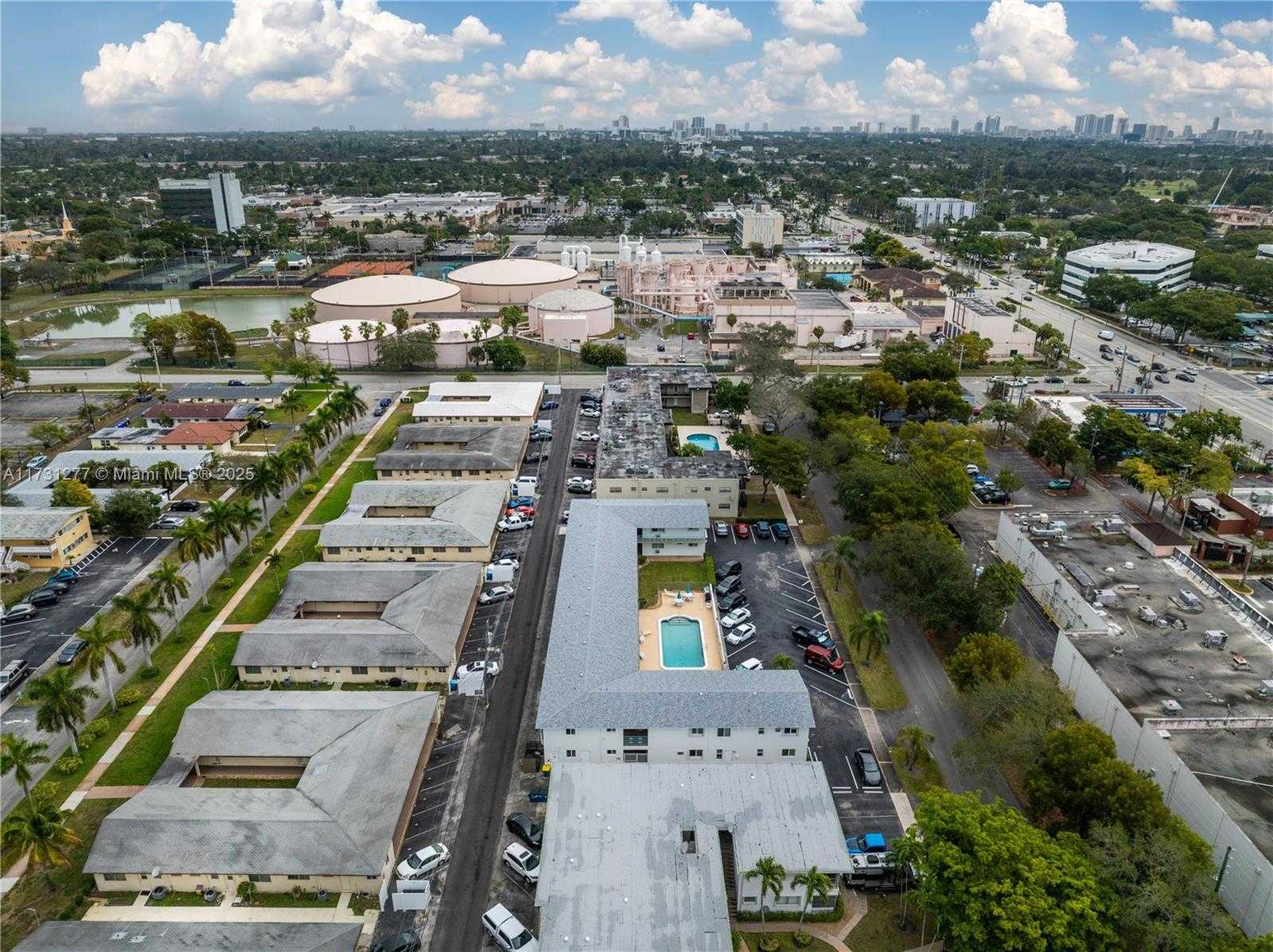 Small Image of 3525 Tyler St, Hollywood, FL 33021, USA Number 20
