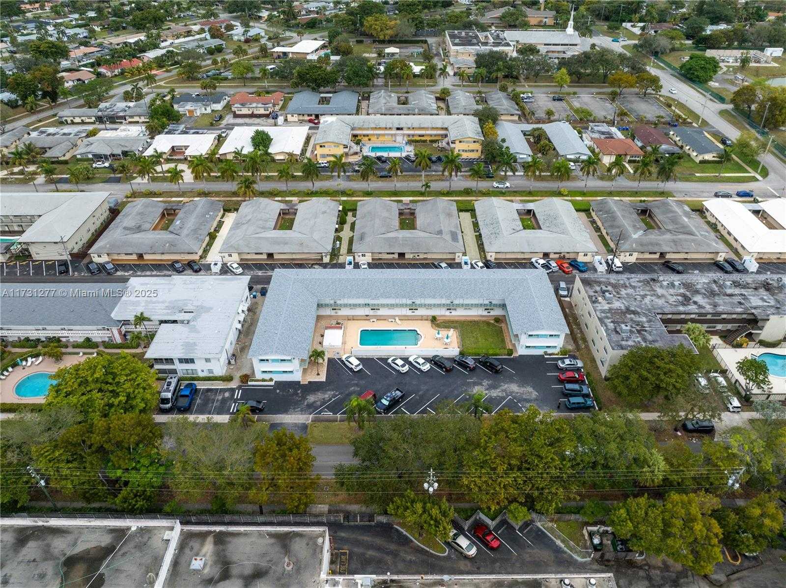 Small Image of 3525 Tyler St, Hollywood, FL 33021, USA Number 22