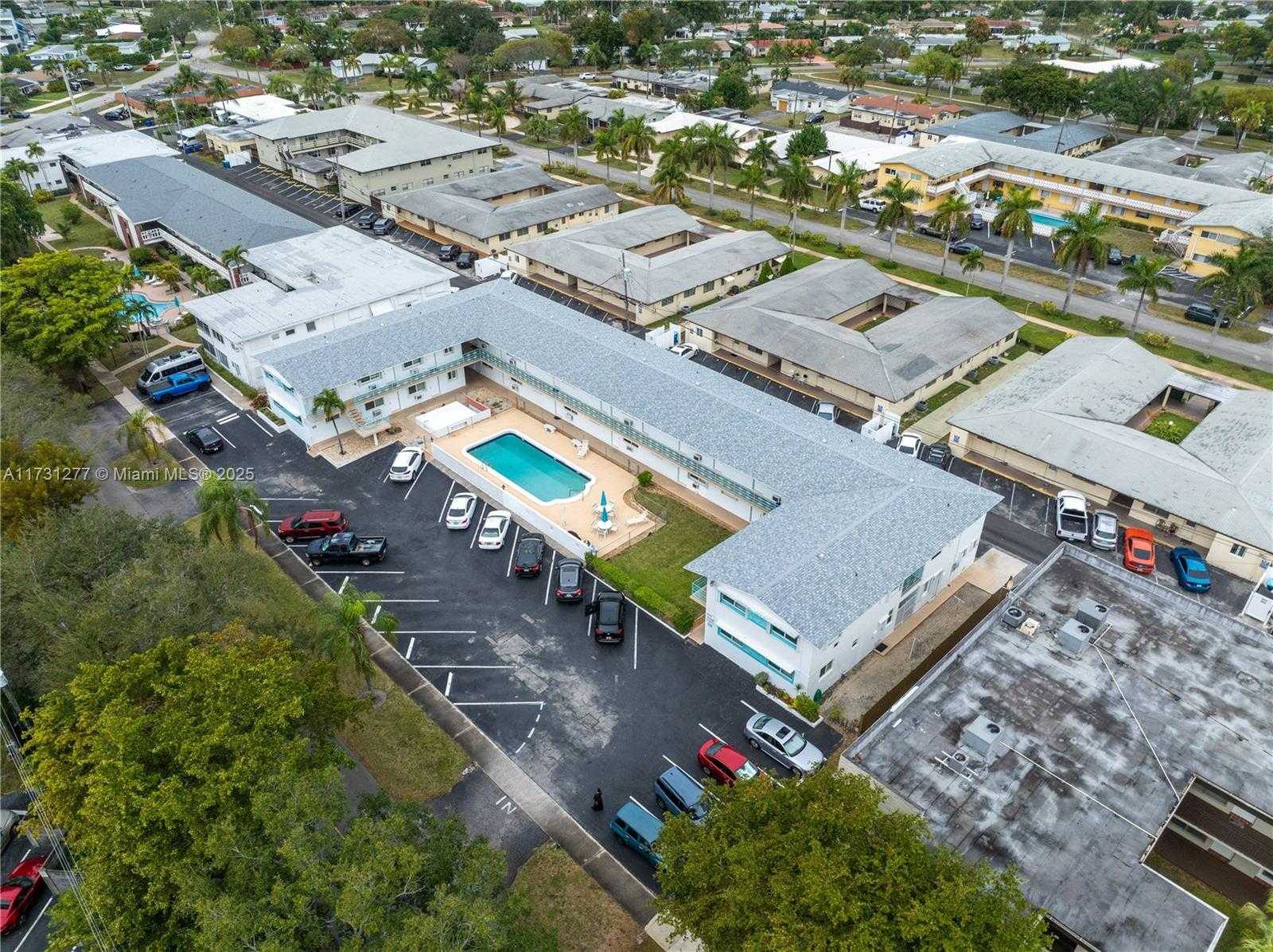 Small Image of 3525 Tyler St, Hollywood, FL 33021, USA Number 24