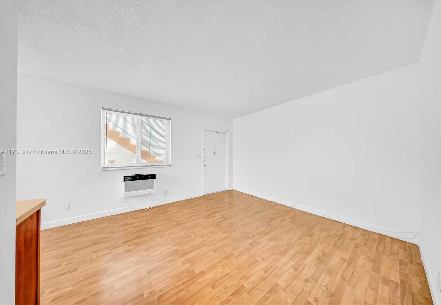 Small Image of 3525 Tyler St, Hollywood, FL 33021, USA Number 3