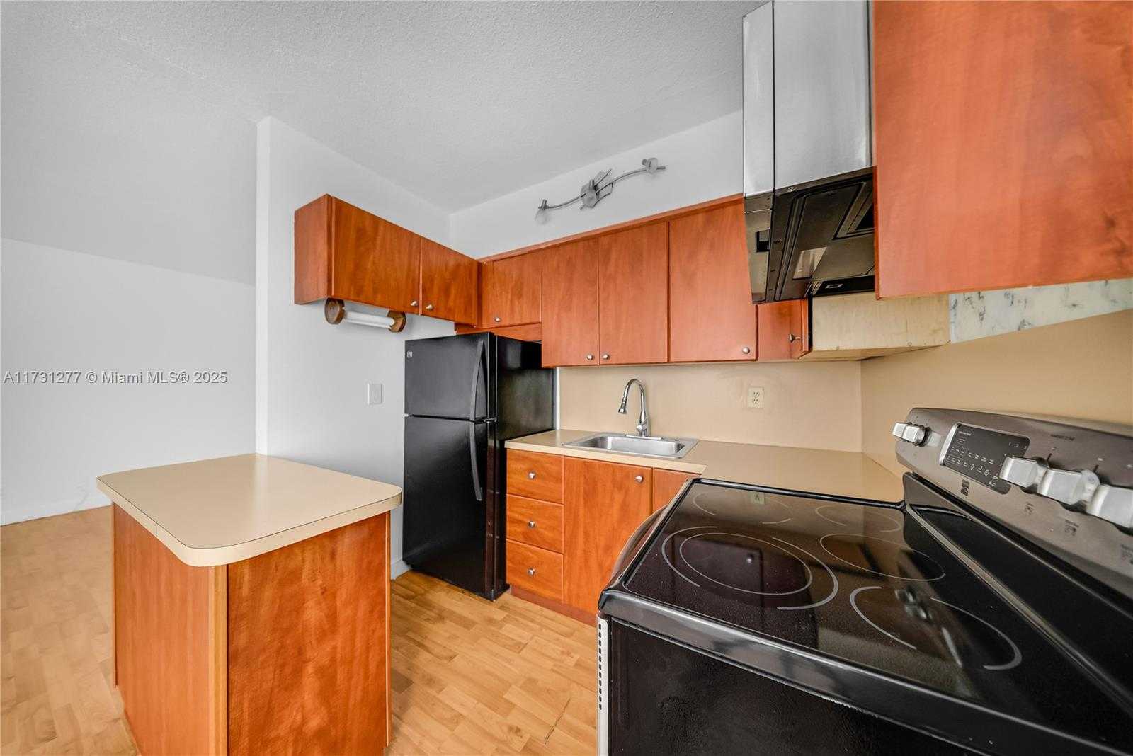 Small Image of 3525 Tyler St, Hollywood, FL 33021, USA Number 7