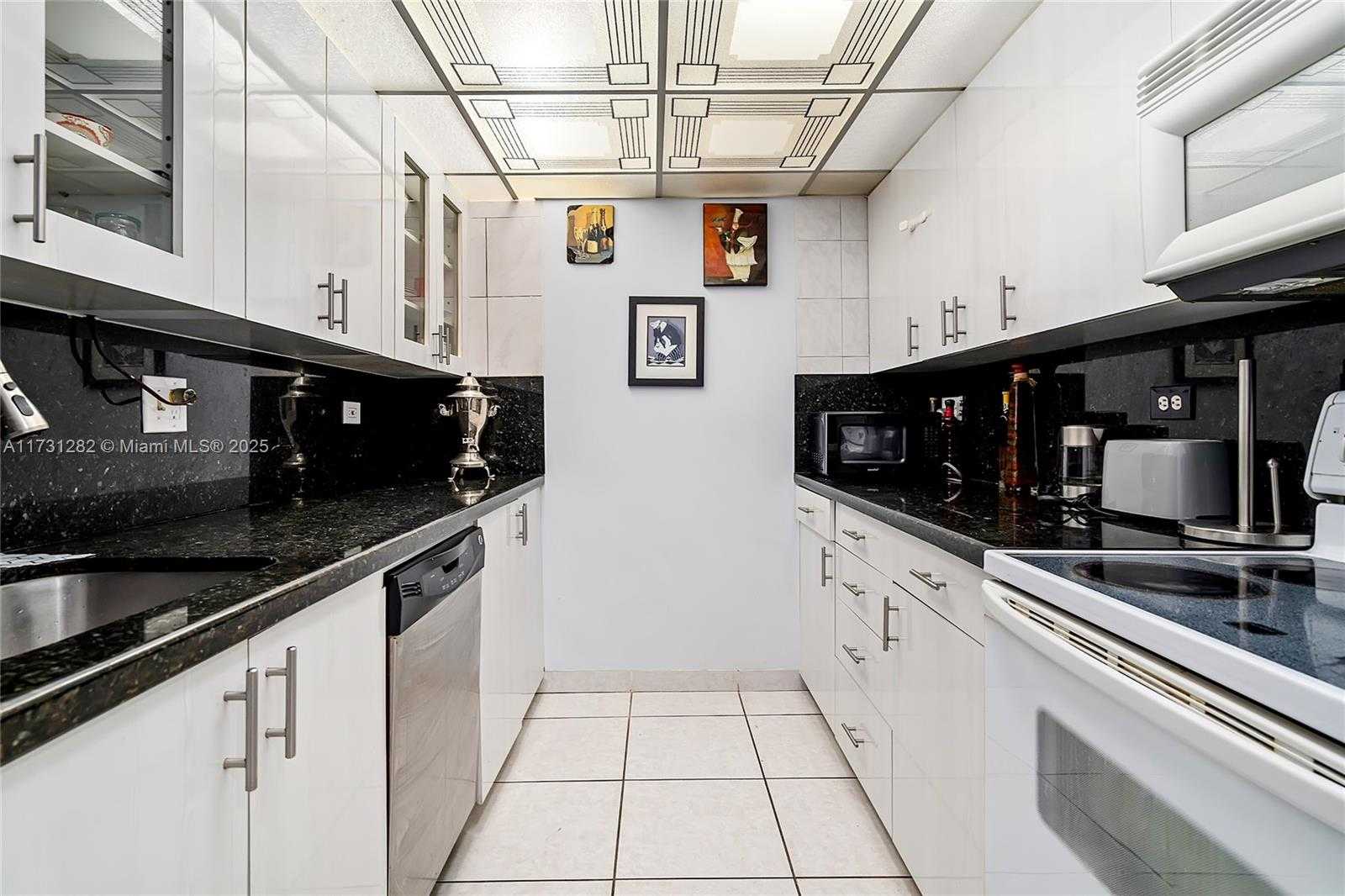 Small Image of 251 174 #107, Sunny Isles Beach Number 12