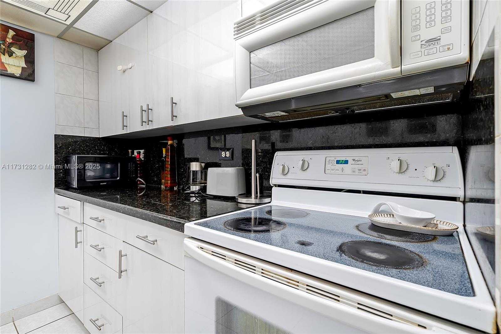 Small Image of 251 174 #107, Sunny Isles Beach Number 13