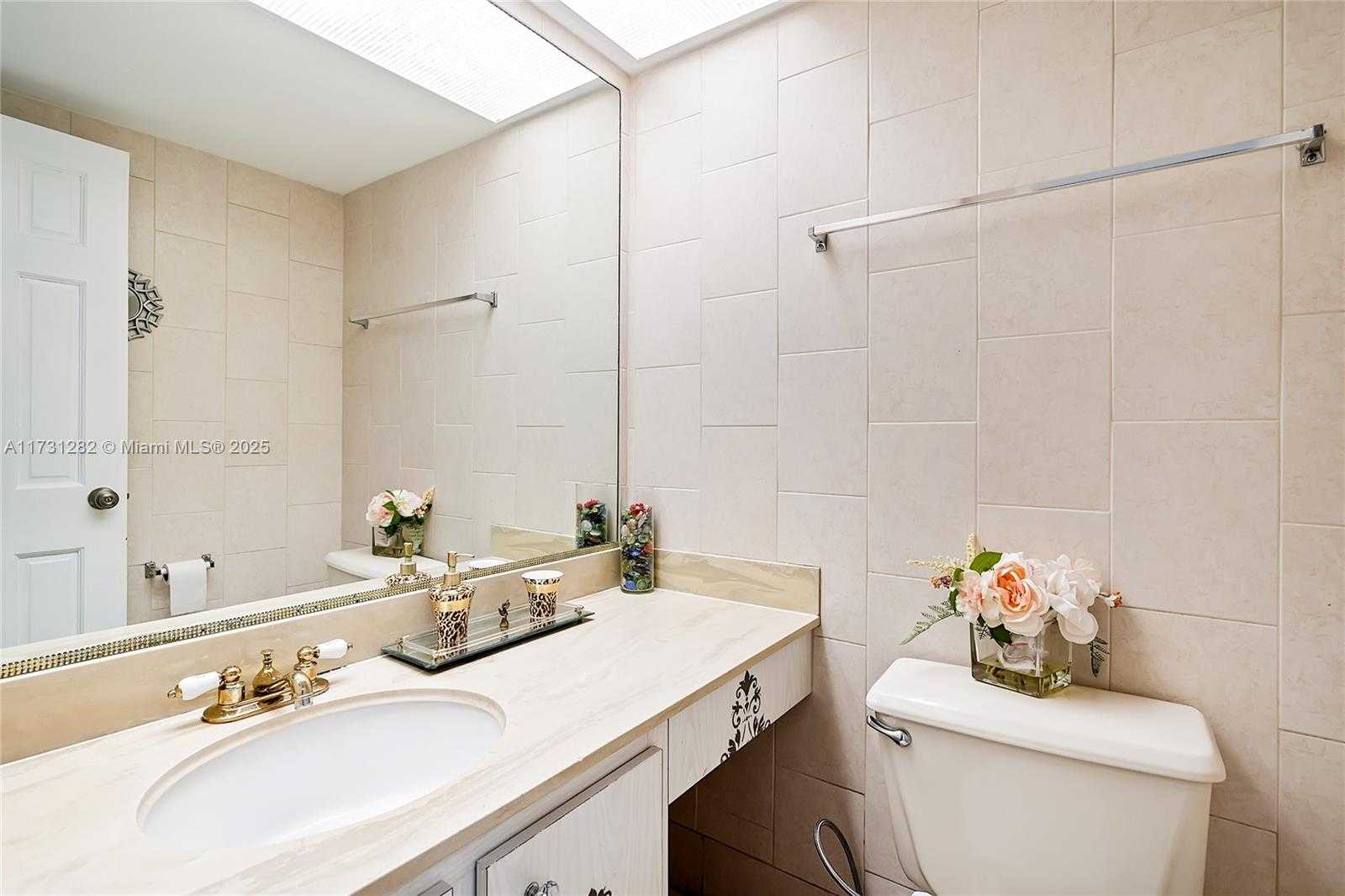 Small Image of 251 174 #107, Sunny Isles Beach Number 16