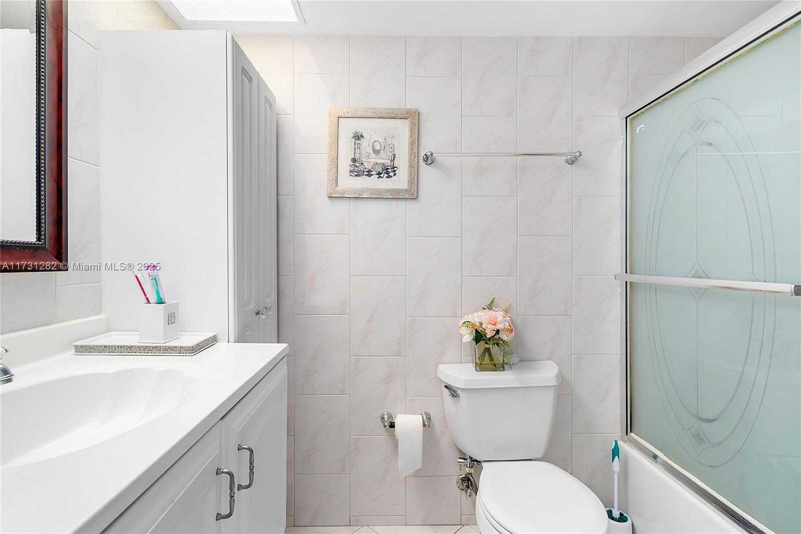 Small Image of 251 174 #107, Sunny Isles Beach Number 25