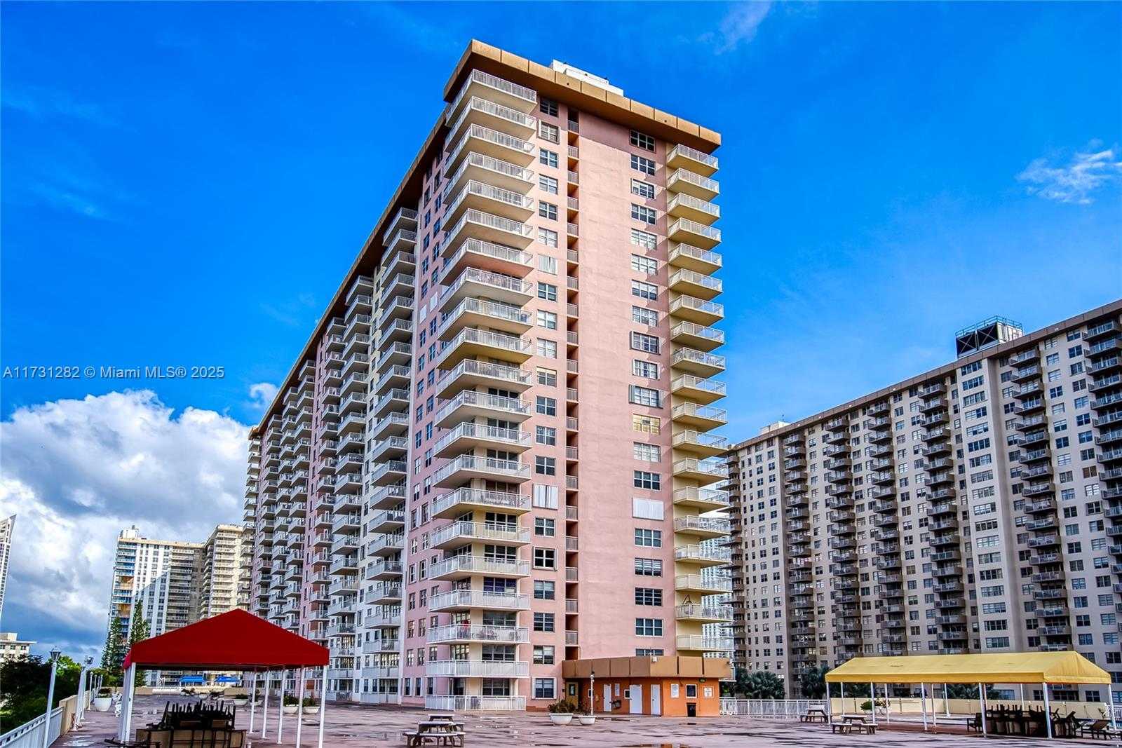 Small Image of 251 174 #107, Sunny Isles Beach Number 47