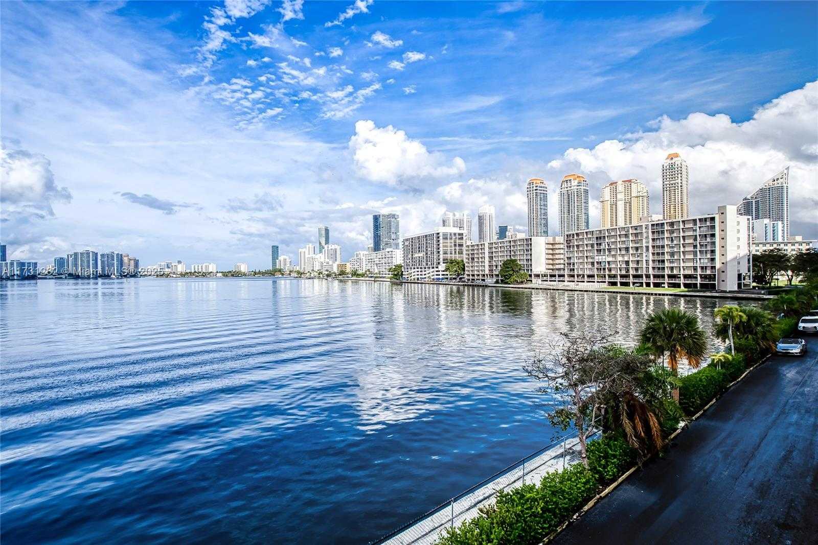 Small Image of 251 174 #107, Sunny Isles Beach Number 48