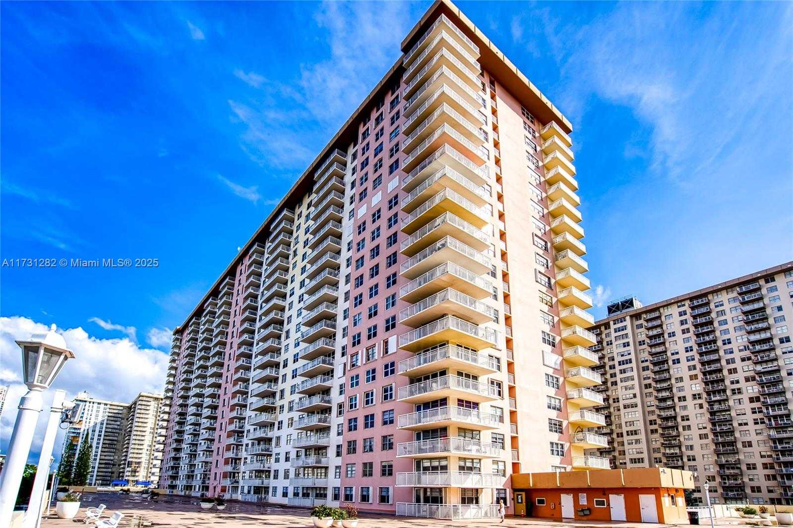 Small Image of 251 174 #107, Sunny Isles Beach Number 51