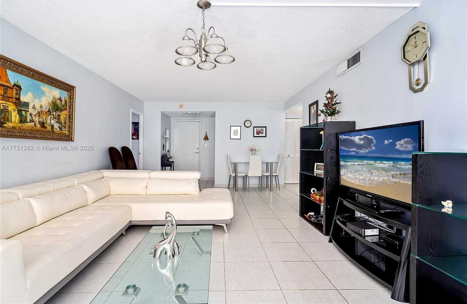 Small Image of 251 174 #107, Sunny Isles Beach Number 6