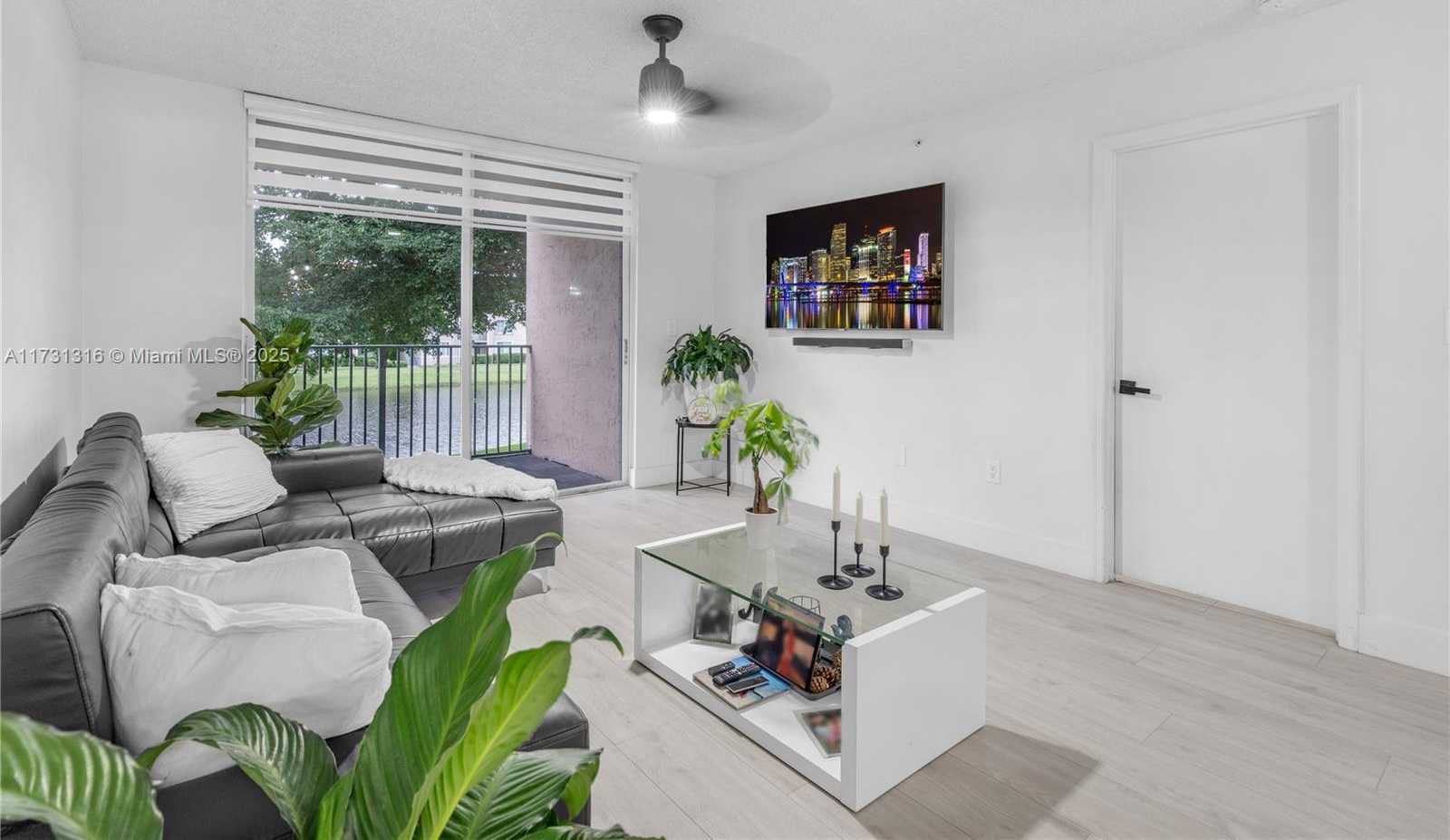 Small Image of 12142 SAINT ANDREWS PL #206, Miramar Number 4