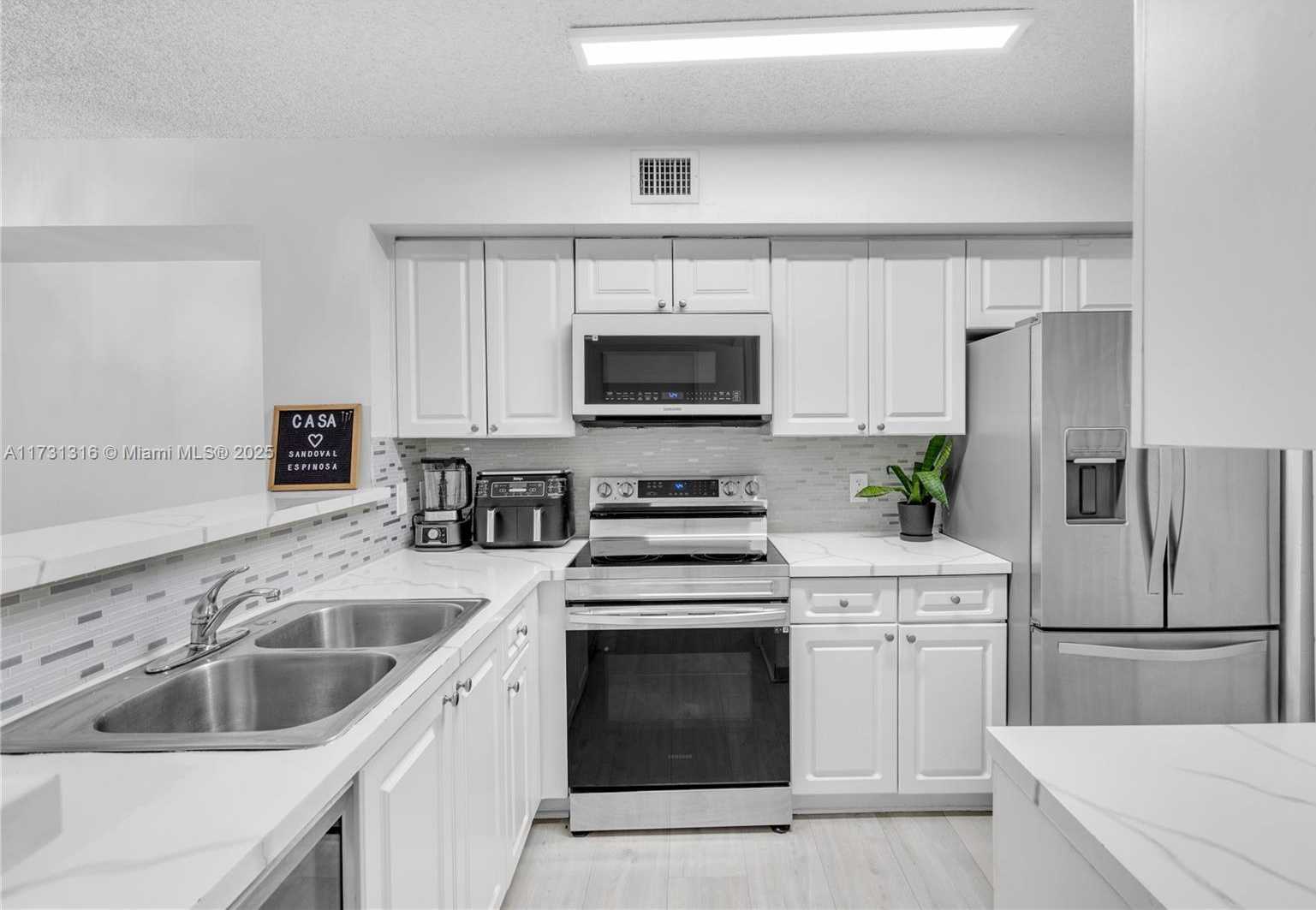 Small Image of 12142 SAINT ANDREWS PL #206, Miramar Number 7