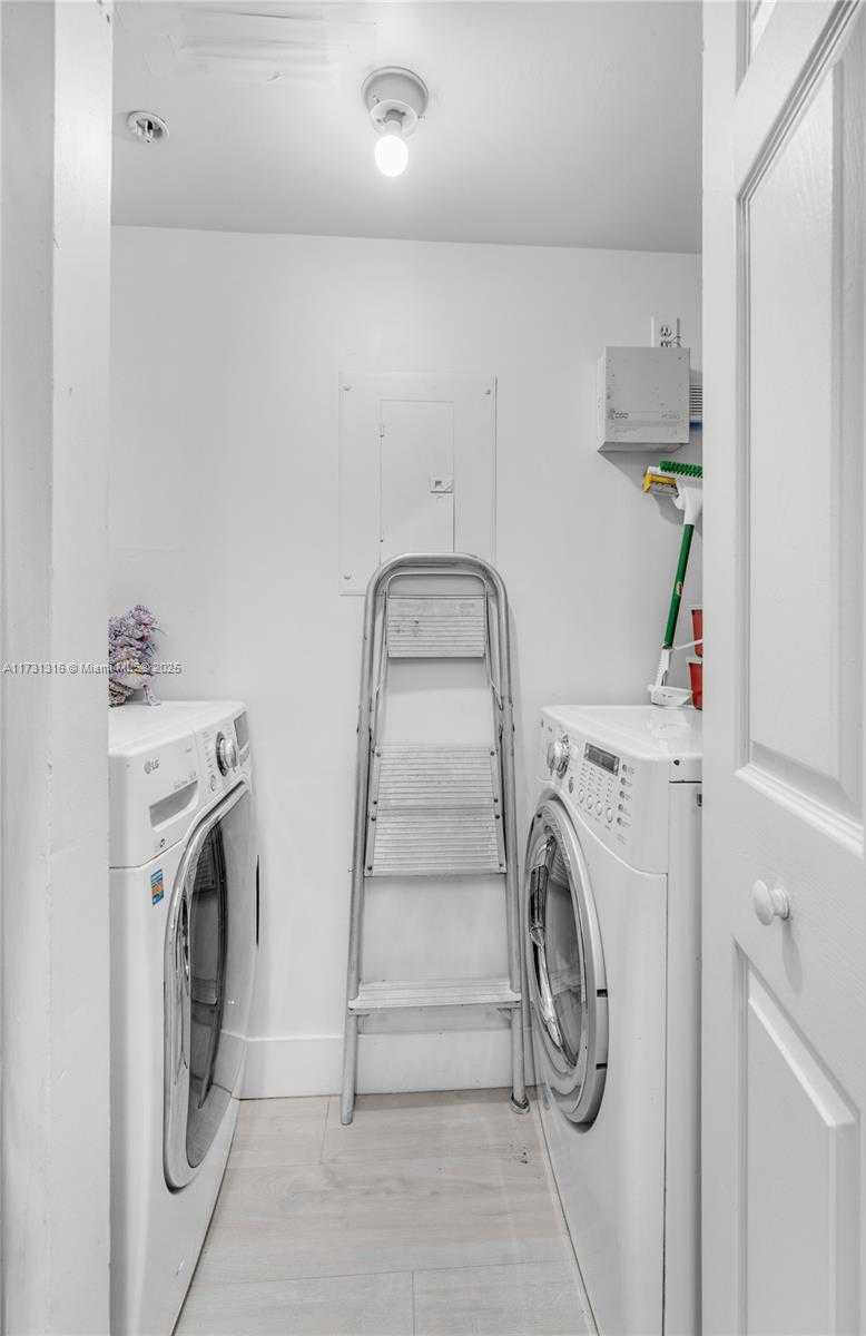 Small Image of 12142 SAINT ANDREWS PL #206, Miramar Number 9