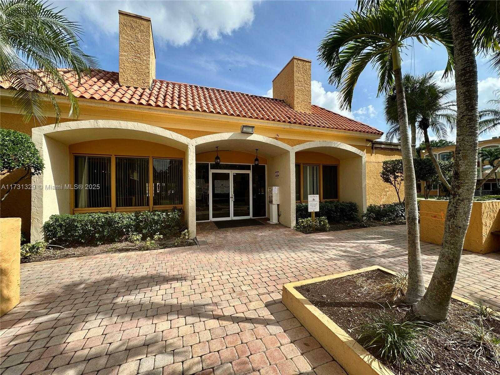 Small Image of 17911 NORTH WEST 68TH AVE #M106, Hialeah Number 3