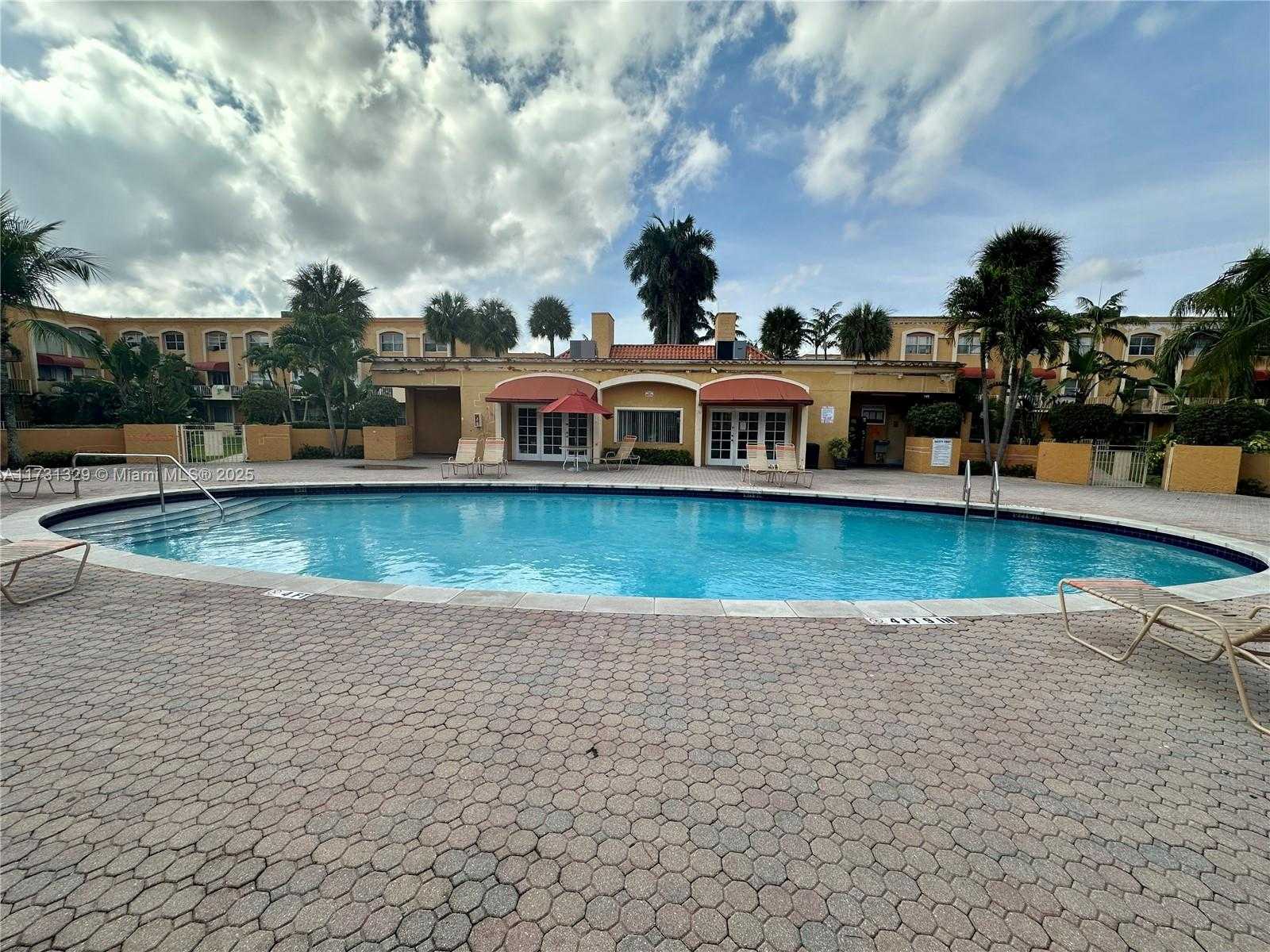 Small Image of 17911 NORTH WEST 68TH AVE #M106, Hialeah Number 35