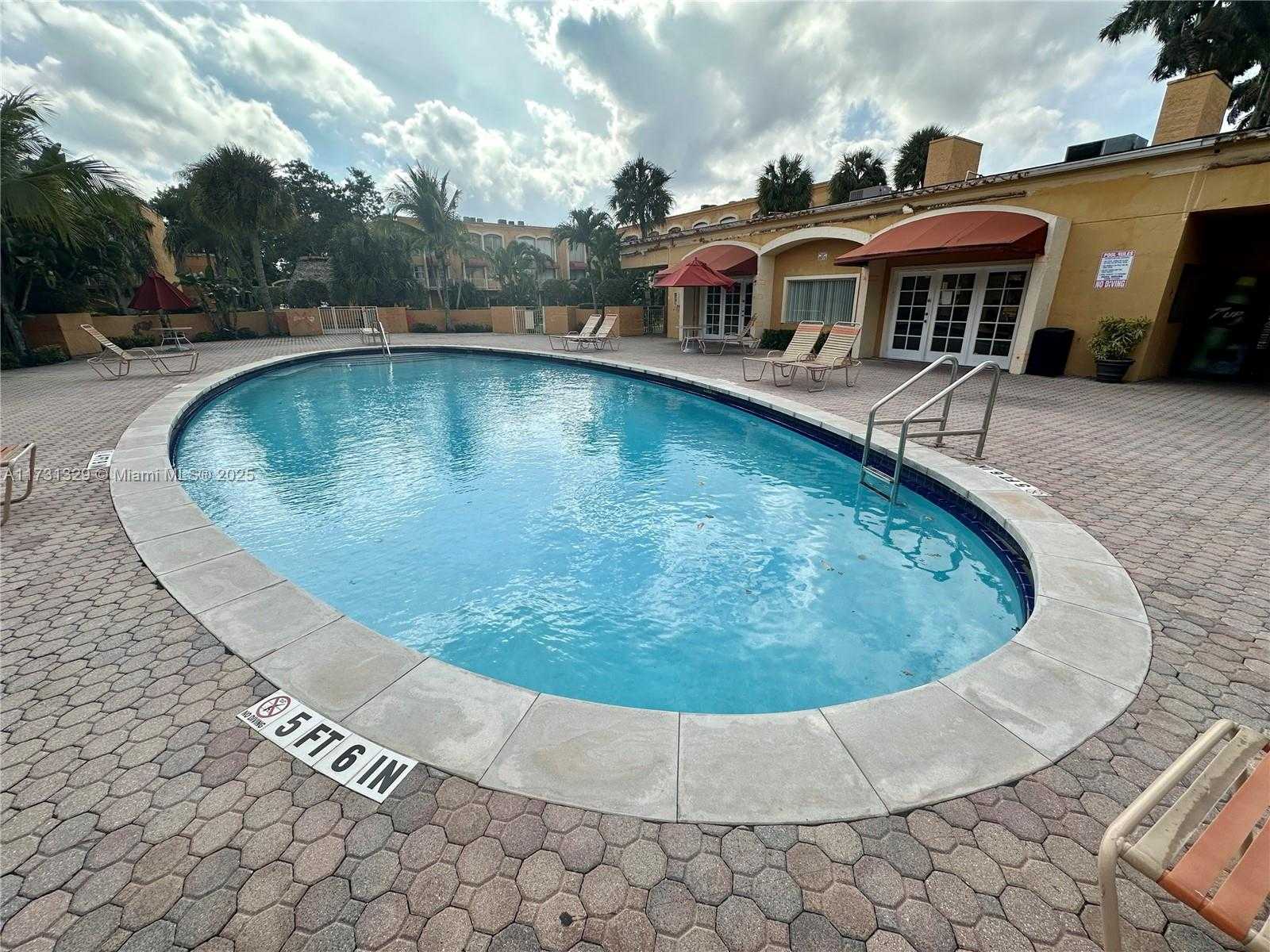 Small Image of 17911 NORTH WEST 68TH AVE #M106, Hialeah Number 37