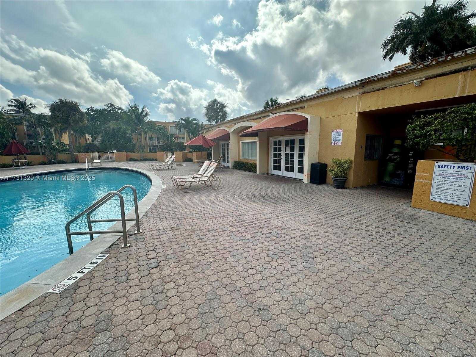 Small Image of 17911 NORTH WEST 68TH AVE #M106, Hialeah Number 38