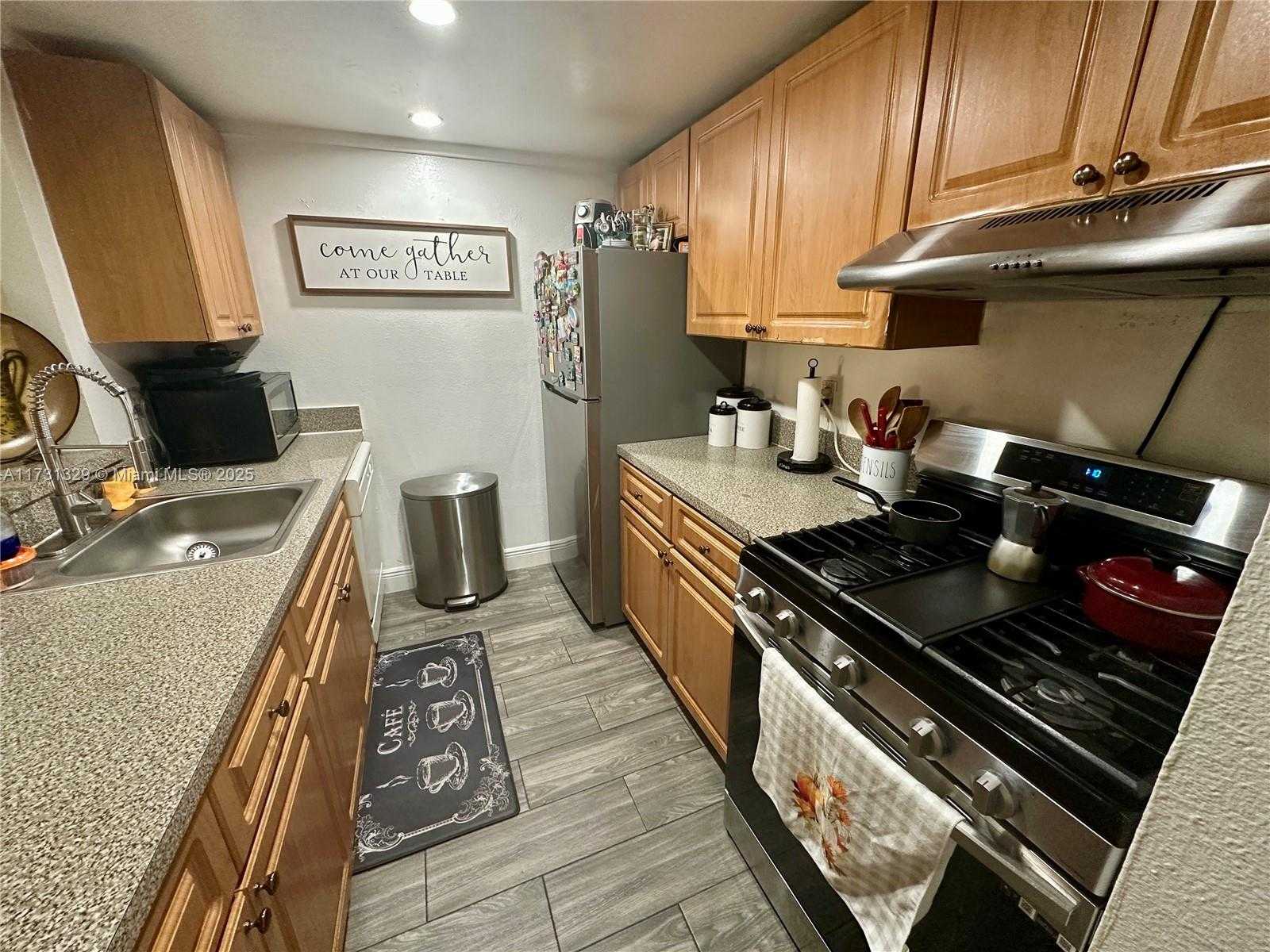 Small Image of 17911 NORTH WEST 68TH AVE #M106, Hialeah Number 4