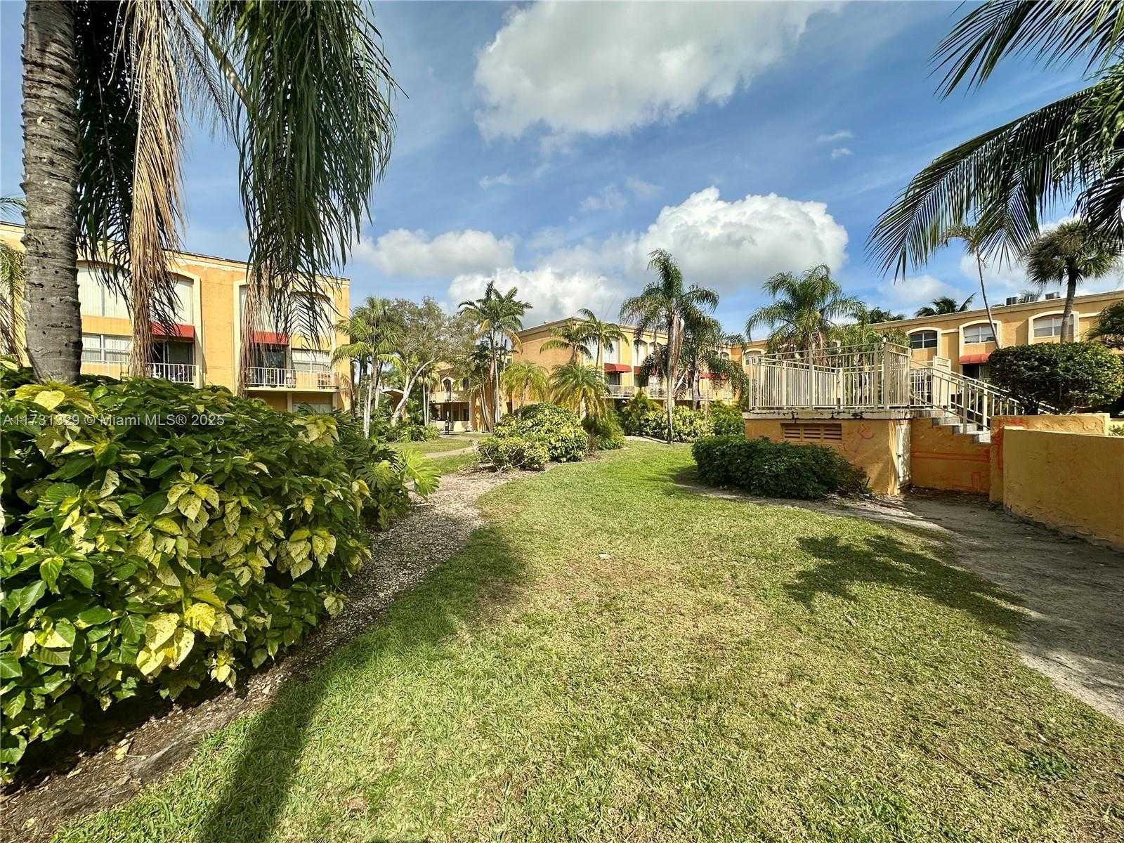 Small Image of 17911 NORTH WEST 68TH AVE #M106, Hialeah Number 40