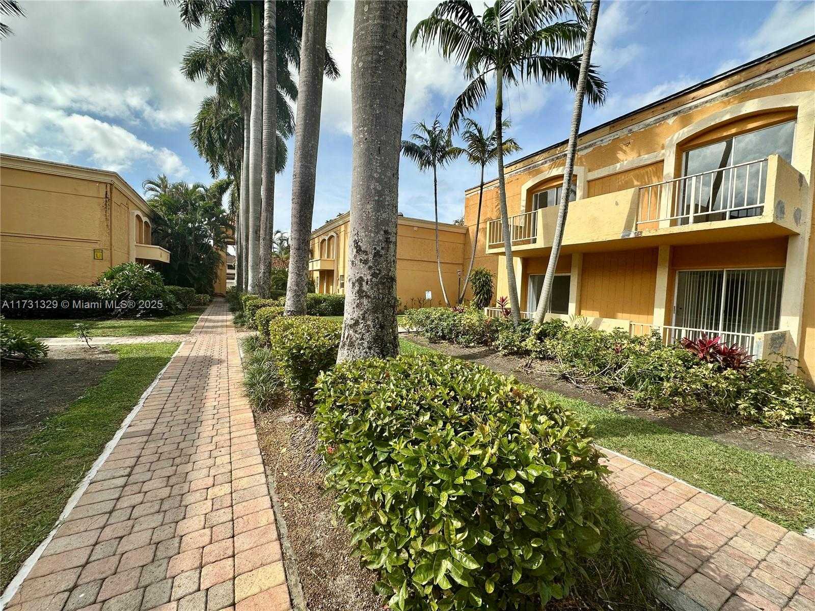 Small Image of 17911 NORTH WEST 68TH AVE #M106, Hialeah Number 41