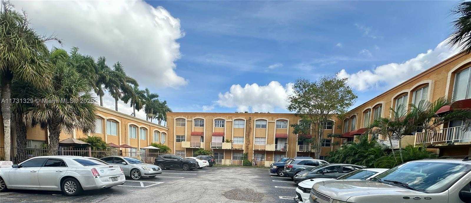 Small Image of 17911 NORTH WEST 68TH AVE #M106, Hialeah Number 43