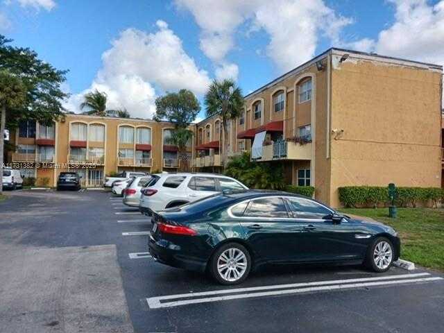 Small Image of 17911 NORTH WEST 68TH AVE #M104, Hialeah Number 13