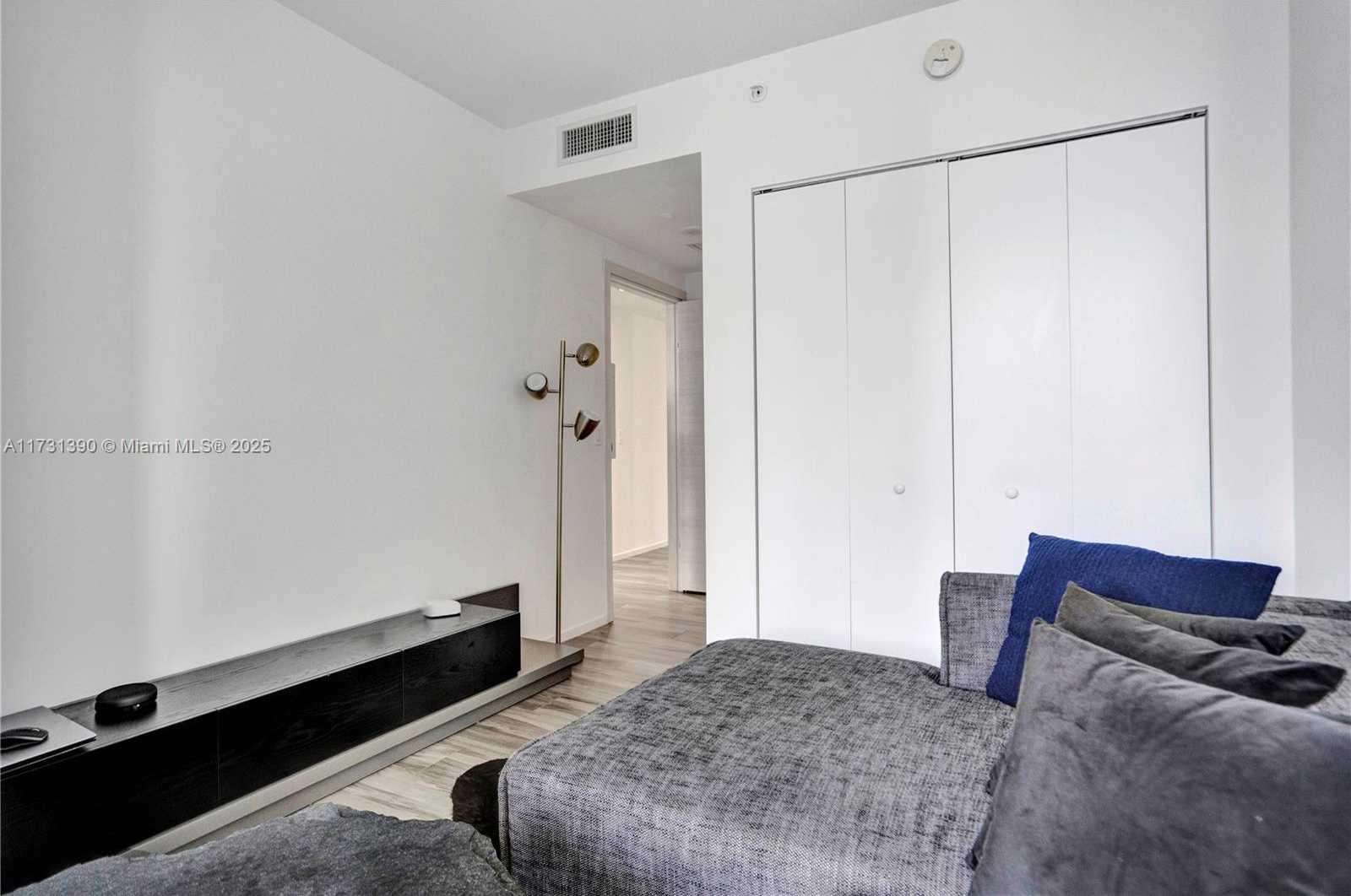 Small Image of 801 SOUTH MIAMI AVE #1801, Miami Number 24
