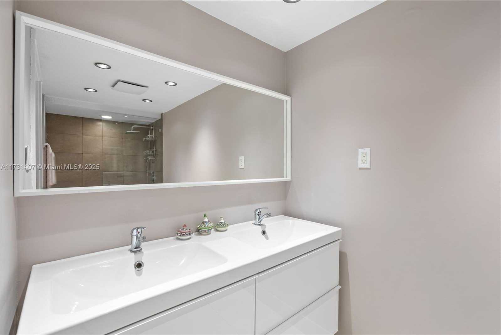 Small Image of 9660 WEST BAY HARBOR DR #3B, Bay Harbor Islands Number 21