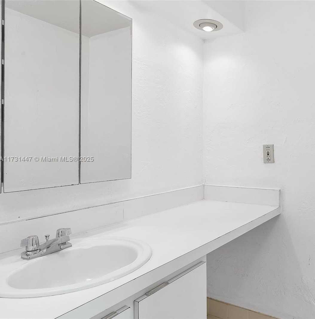 Small Image of 6884 NORTH KENDALL DR #C404, Pinecrest Number 11