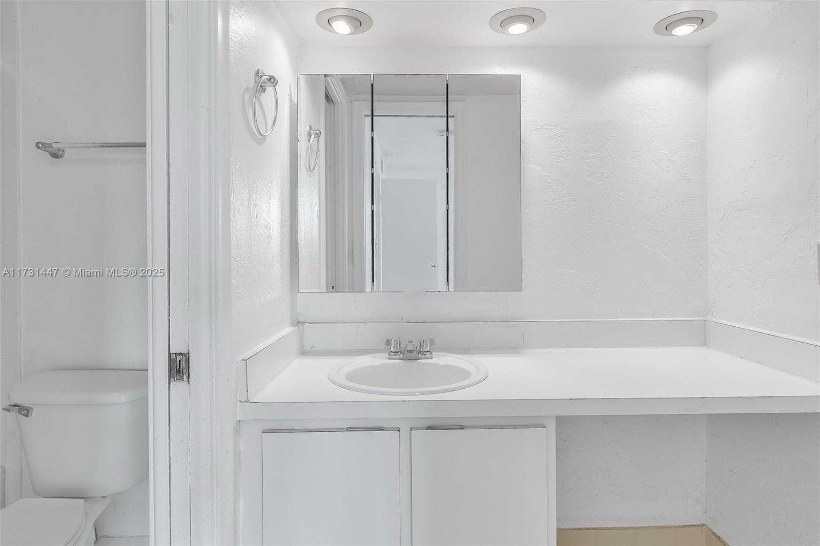Small Image of 6884 NORTH KENDALL DR #C404, Pinecrest Number 12