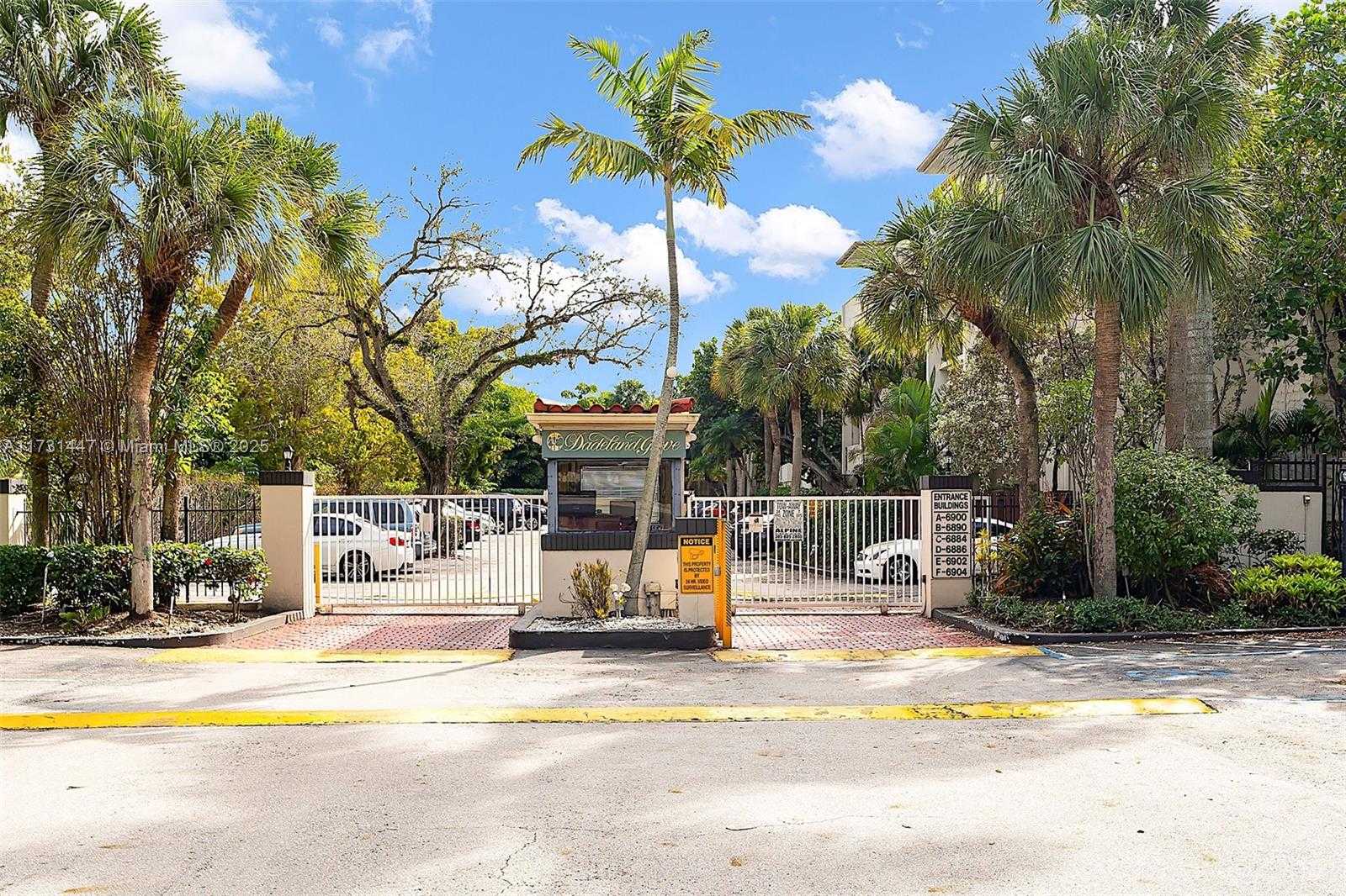 Small Image of 6884 NORTH KENDALL DR #C404, Pinecrest Number 21