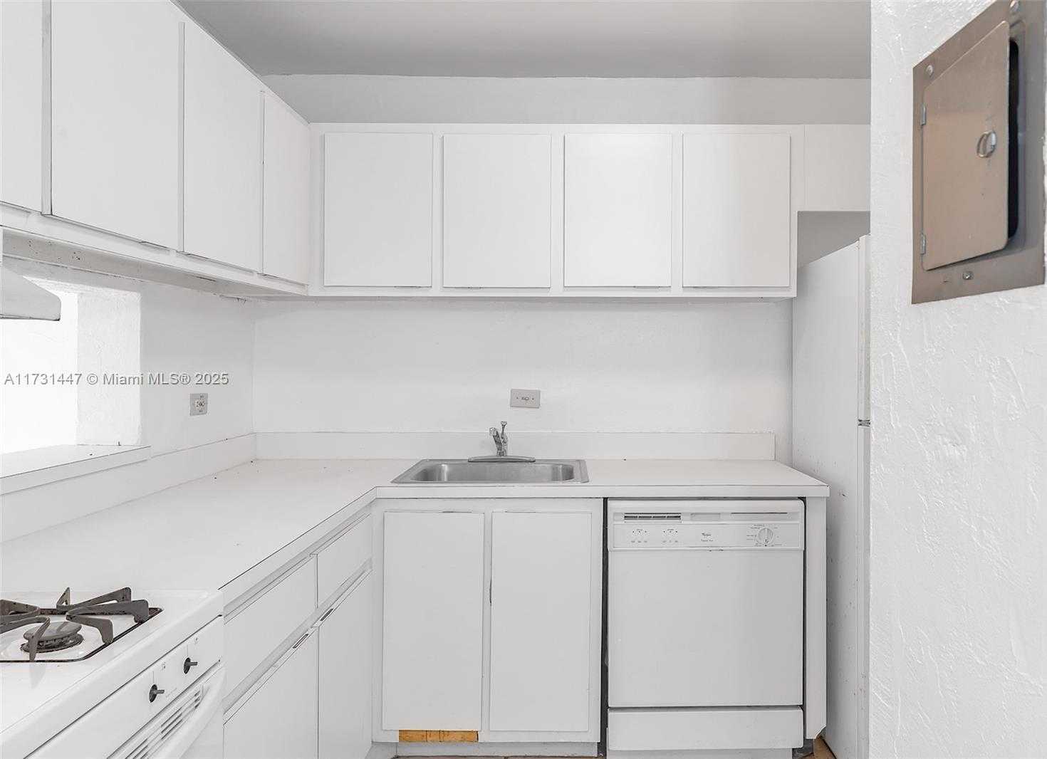 Small Image of 6884 NORTH KENDALL DR #C404, Pinecrest Number 3