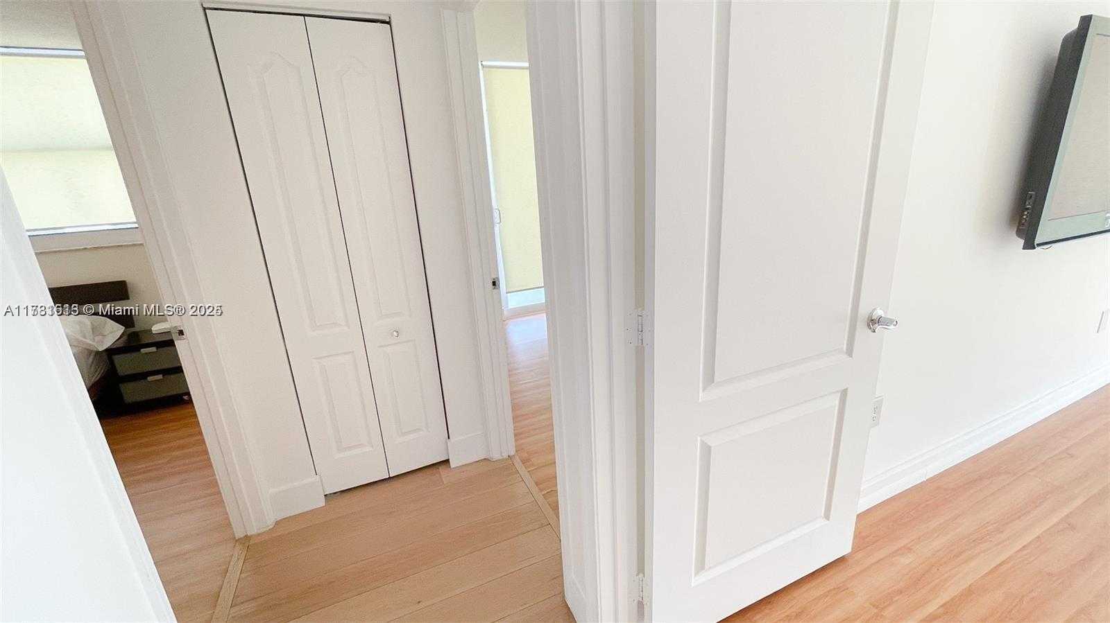 Small Image of 1200 BRICKELL BAY DR #1702, Miami Number 11