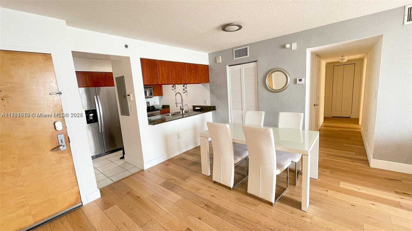 Small Image of 1200 BRICKELL BAY DR #1702, Miami Number 14