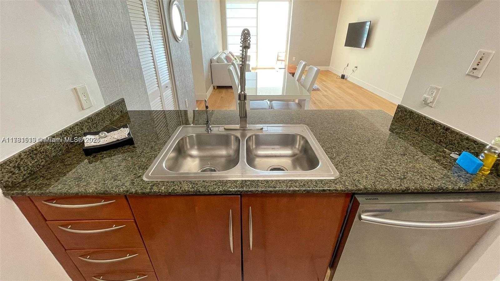 Small Image of 1200 BRICKELL BAY DR #1702, Miami Number 17