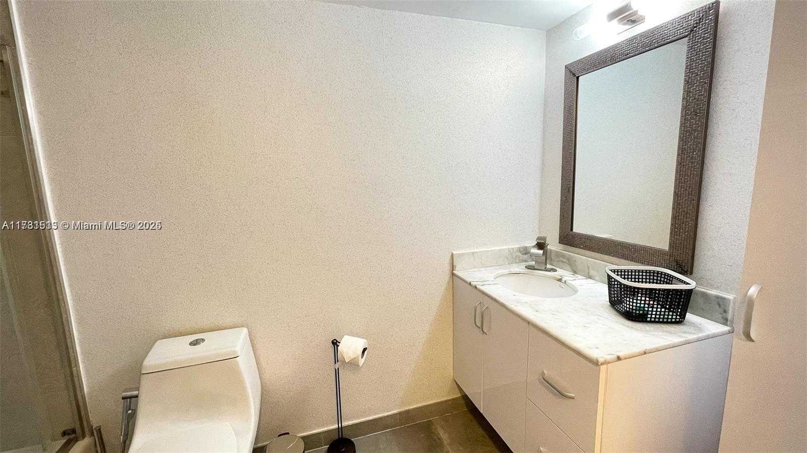Small Image of 1200 BRICKELL BAY DR #1702, Miami Number 5