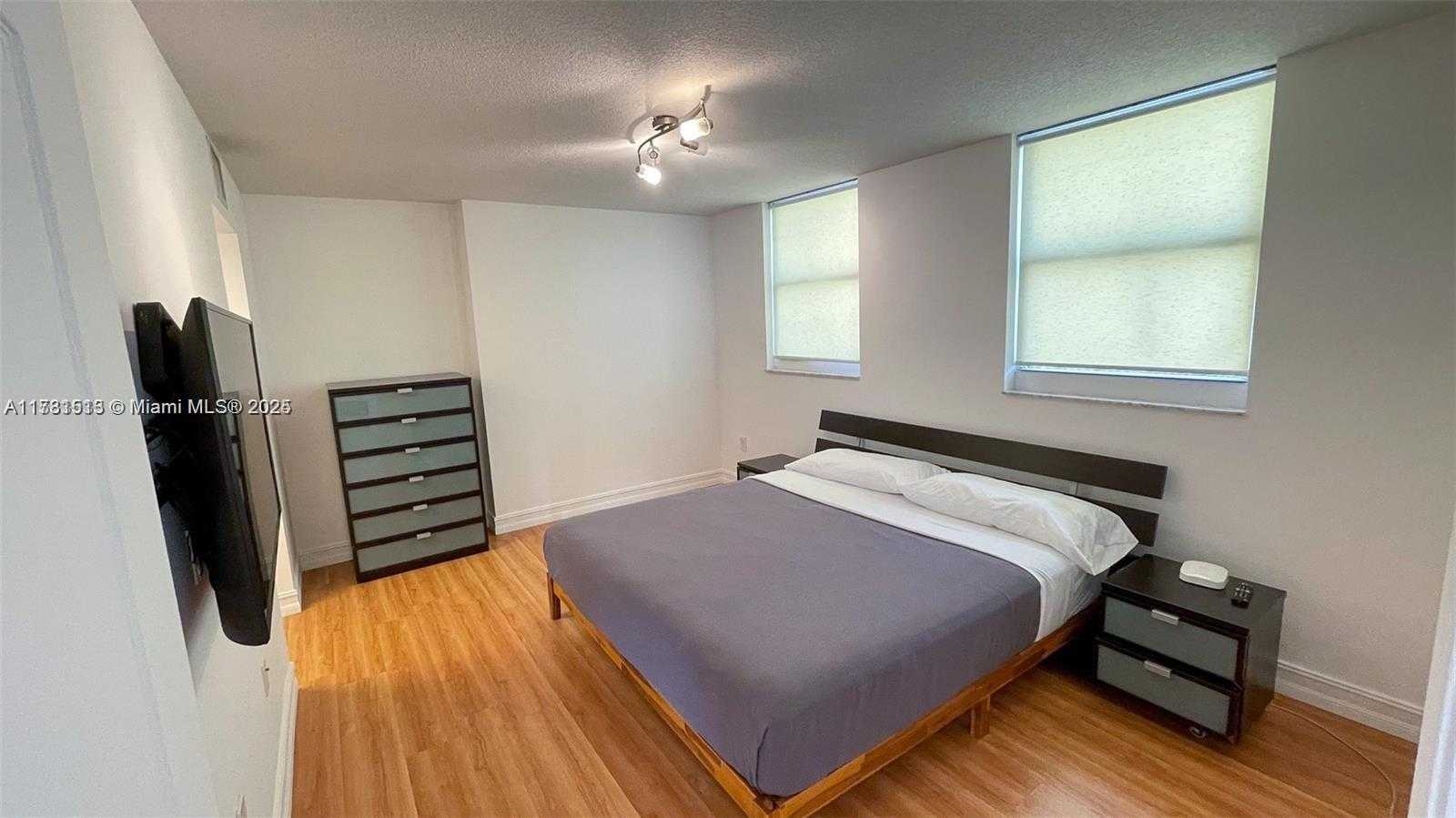 Small Image of 1200 BRICKELL BAY DR #1702, Miami Number 7