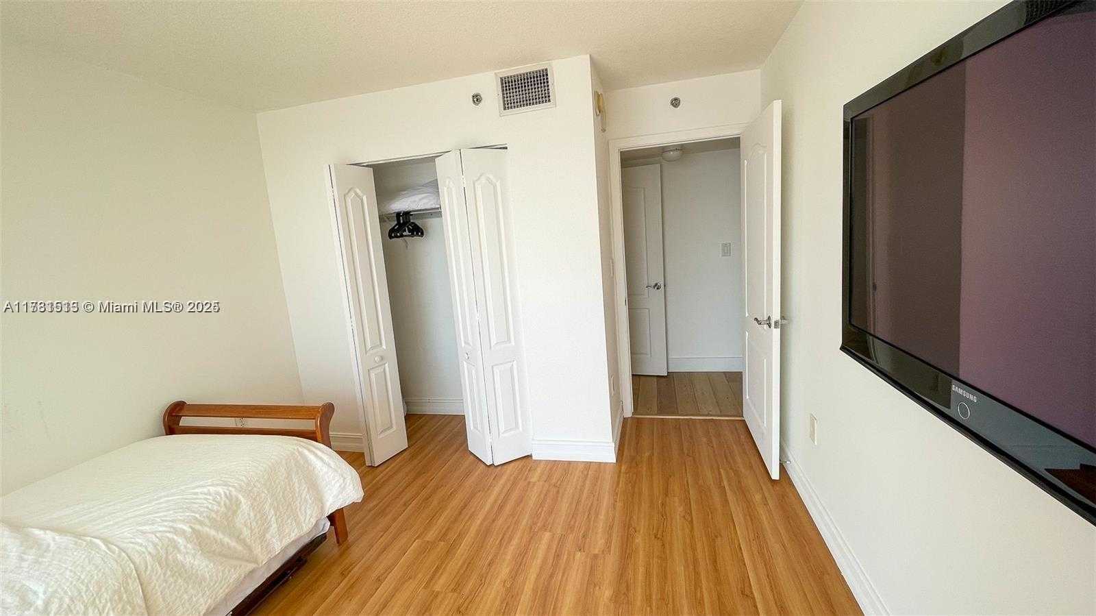 Small Image of 1200 BRICKELL BAY DR #1702, Miami Number 9