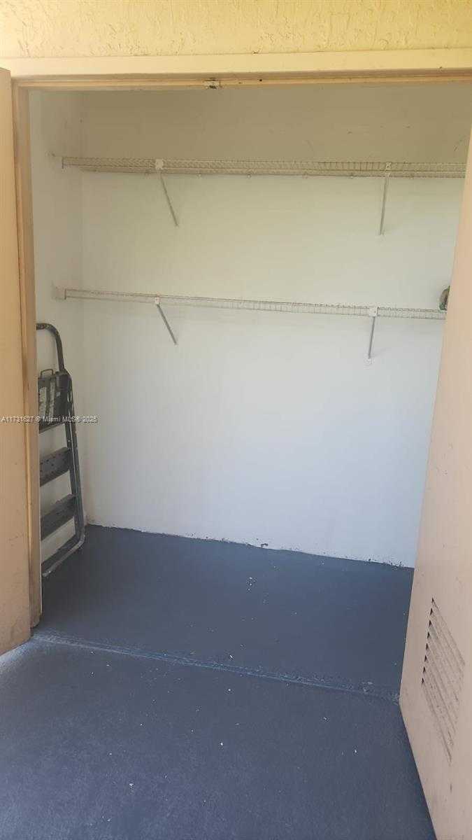 Small Image of 8373 LAKE DR #401, Doral Number 16