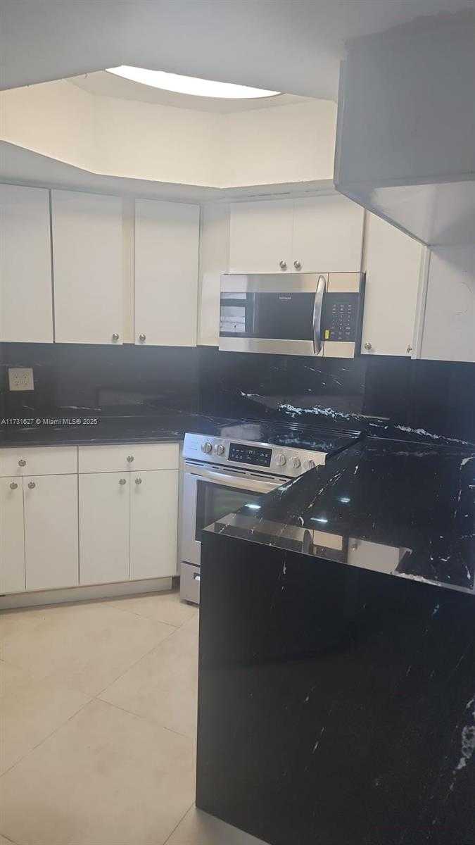 Small Image of 8373 LAKE DR #401, Doral Number 8