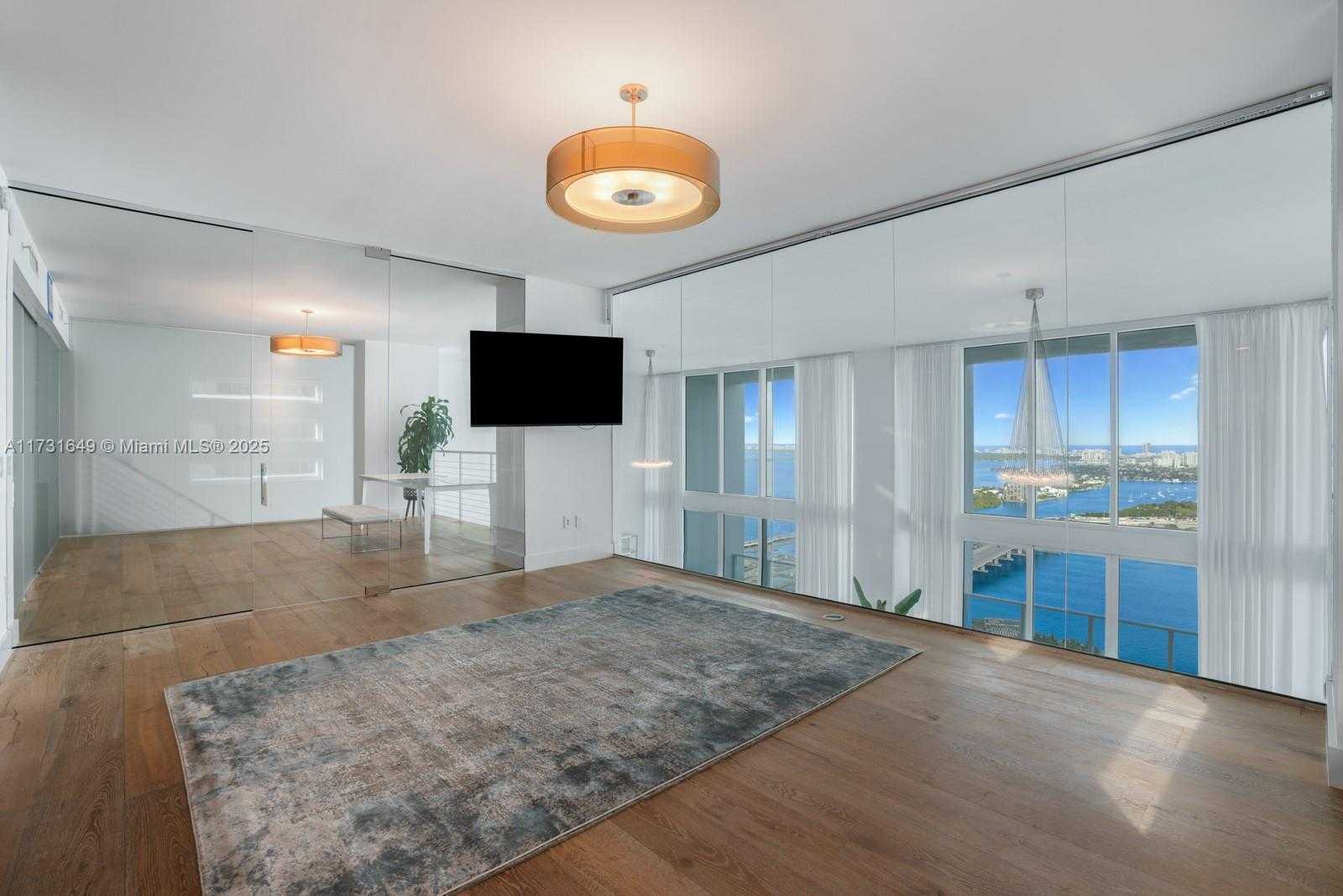Small Image of 1040 BISCAYNE BLVD #4402, Miami Number 19